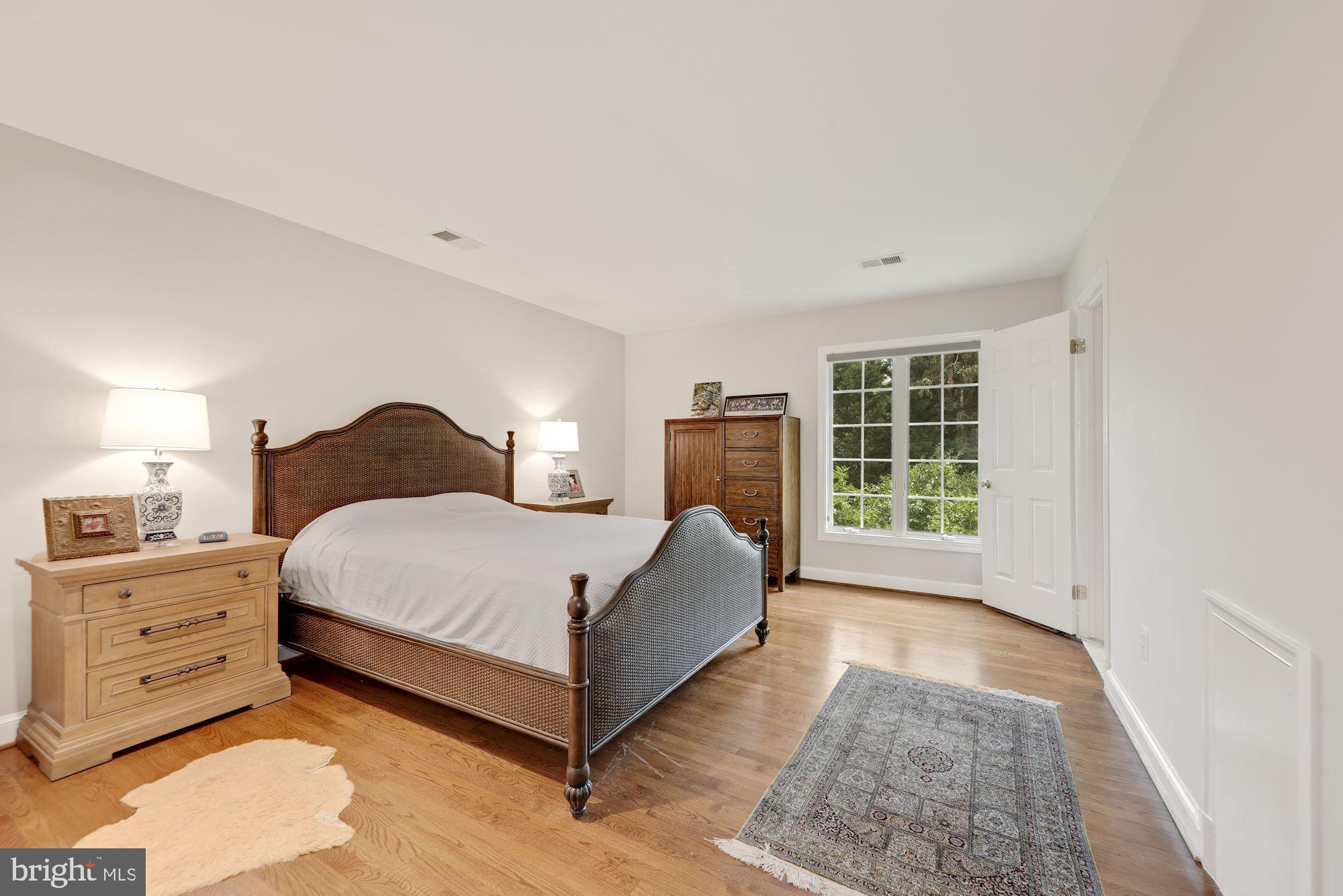 POTOMAC OUTSIDE - Residential