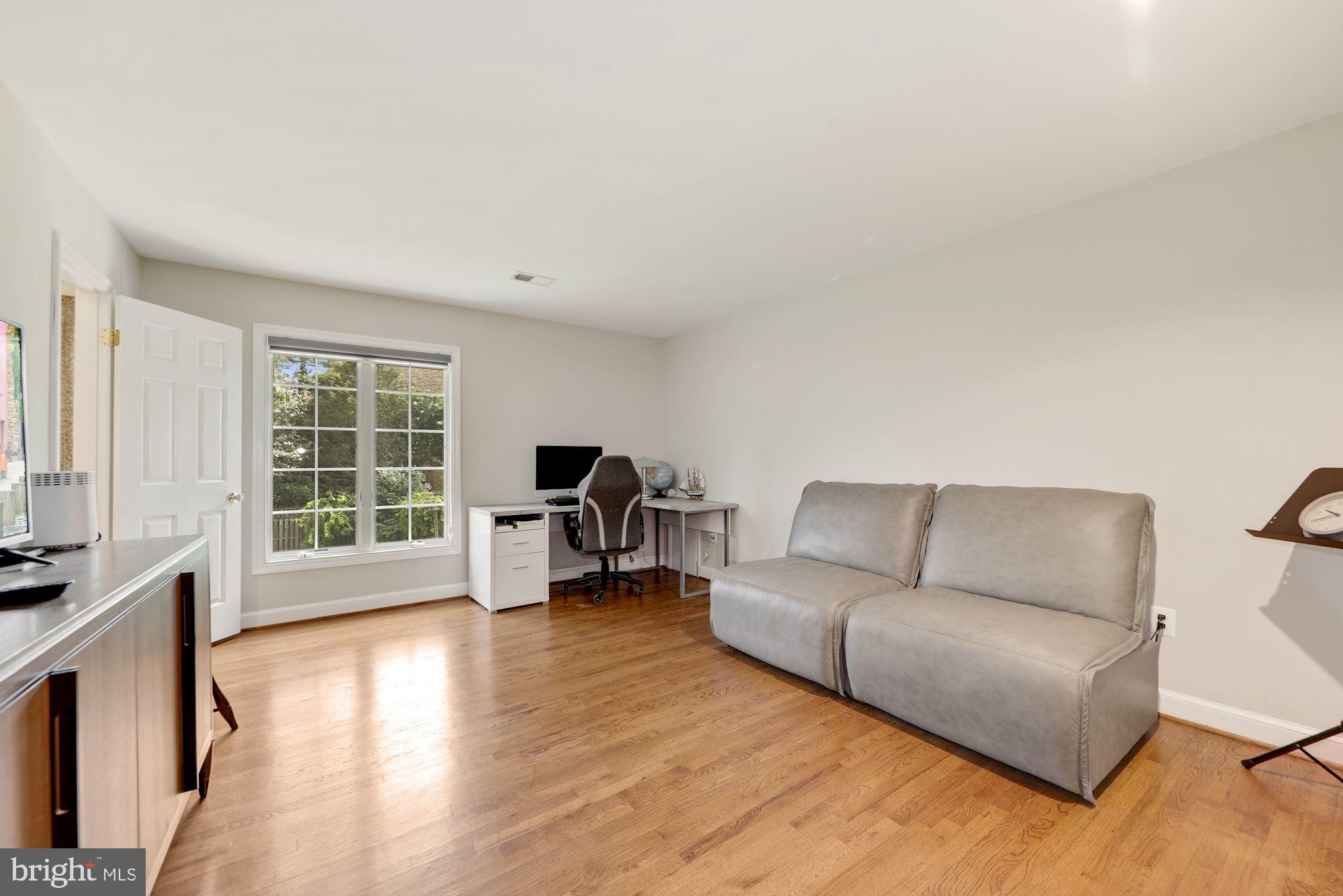 POTOMAC OUTSIDE - Residential