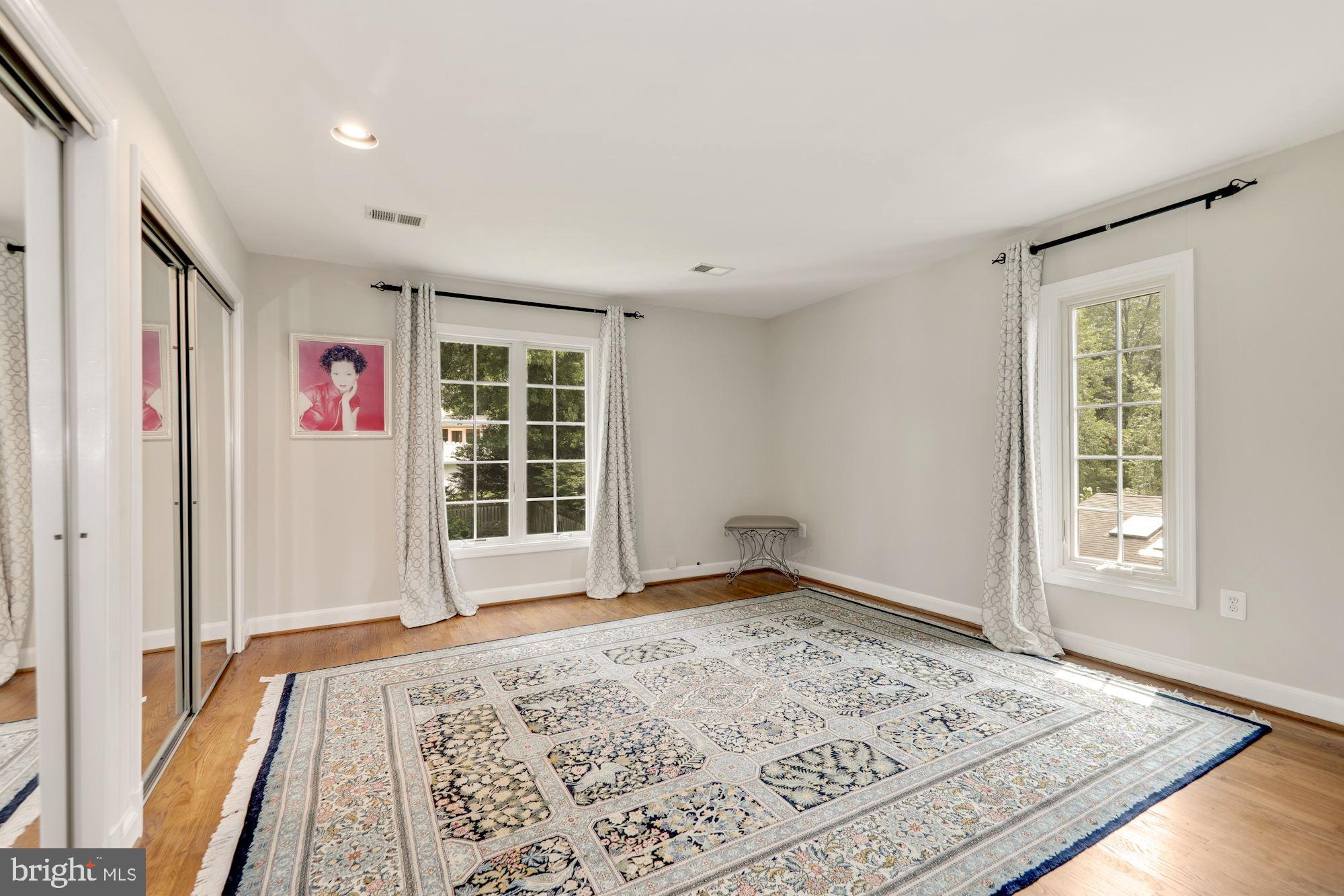 POTOMAC OUTSIDE - Residential