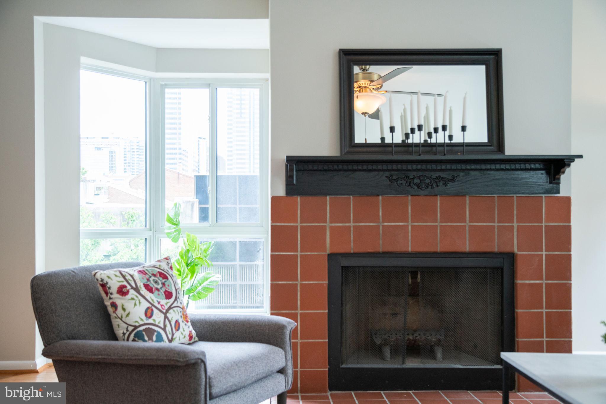 LOGAN SQUARE - Residential
