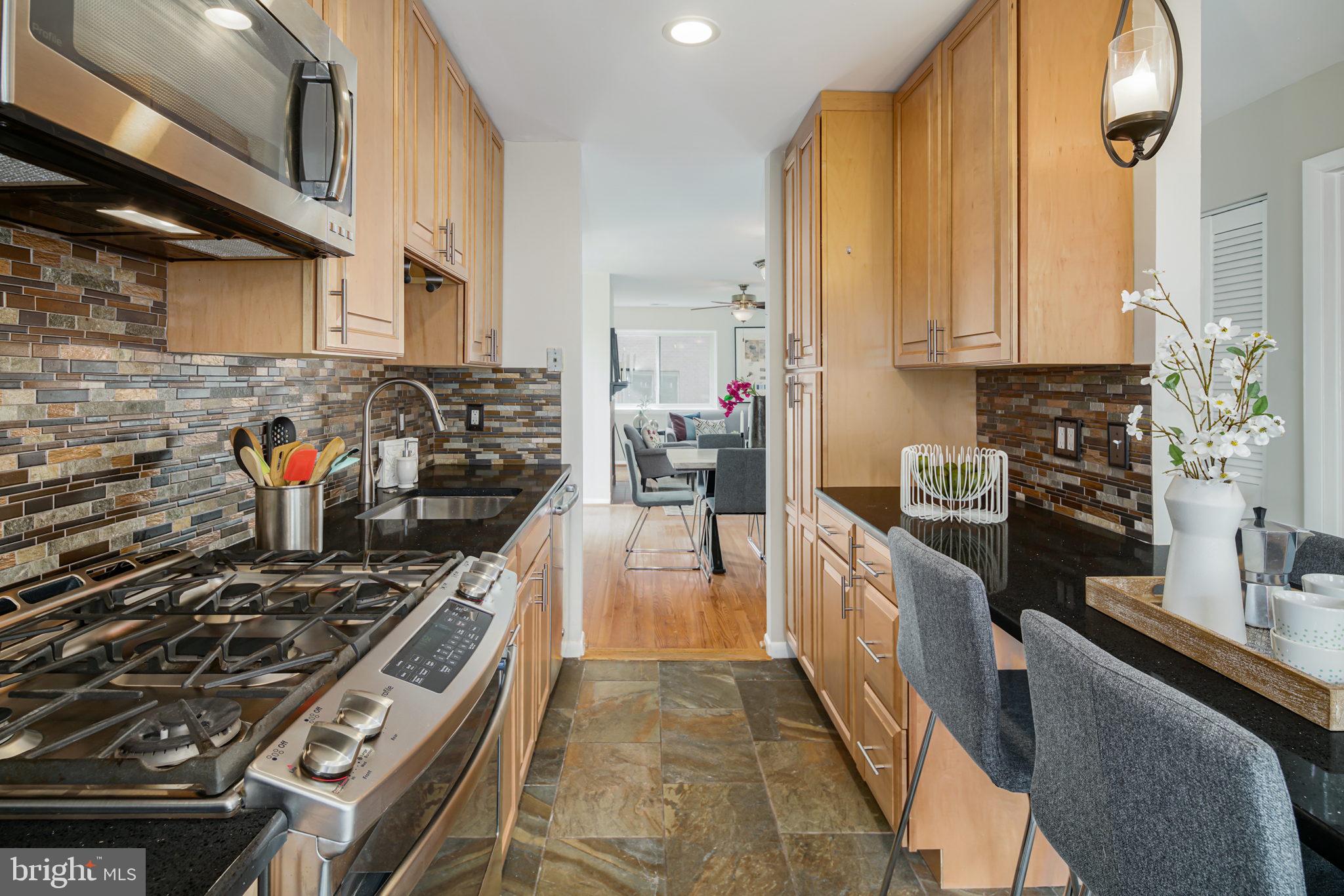 LOGAN SQUARE - Residential