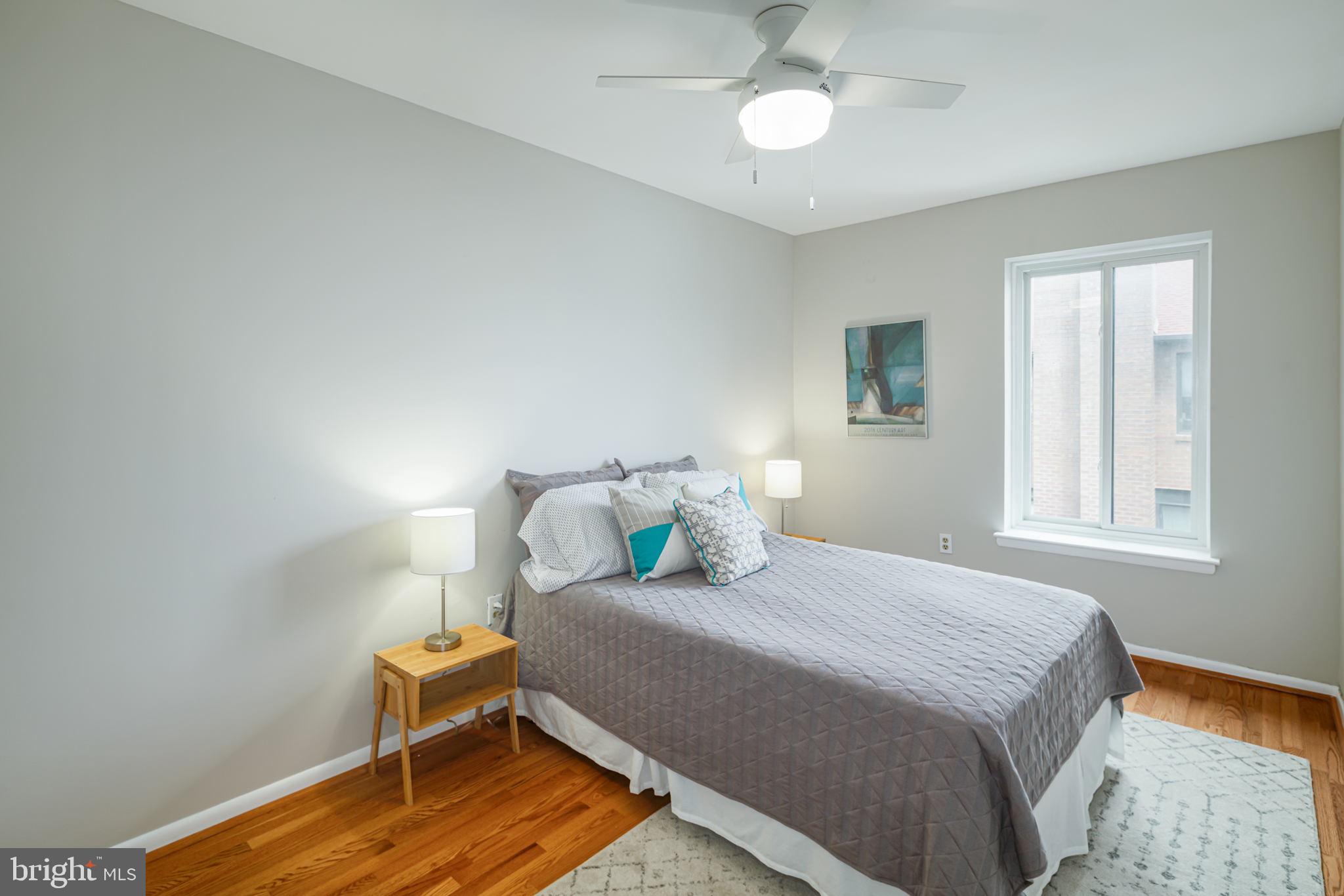 LOGAN SQUARE - Residential