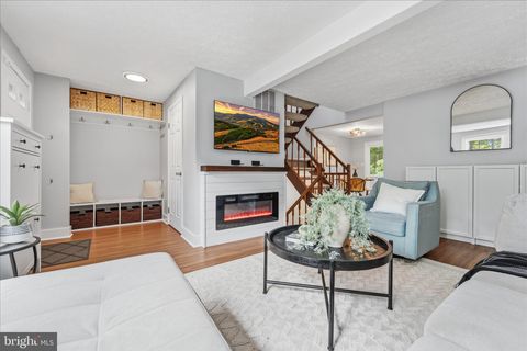 Photo of 8256 Burning Forest Court, SPRINGFIELD, VA 22153 (MLS # VAFX2315672)