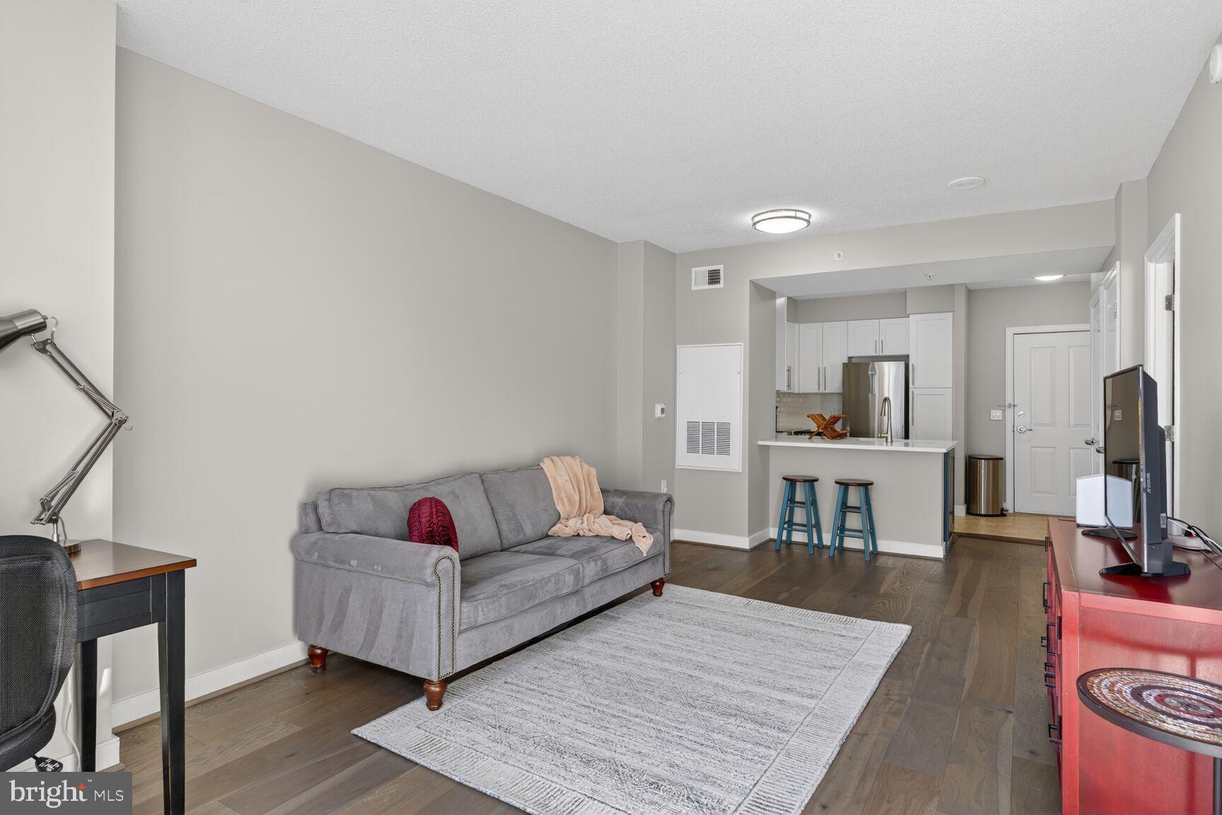 555 MASSACHUSETTS AVENUE NW 406