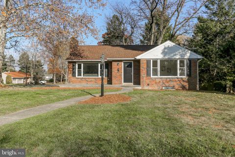 Photo of 459 Highlawn Avenue, Elizabethtown, PA 17022 (MLS # PALA2043562)