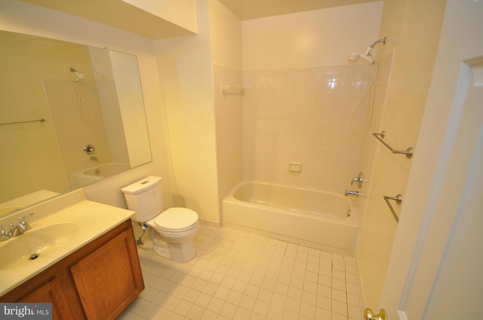 LANDSDOWNE - Residential Lease