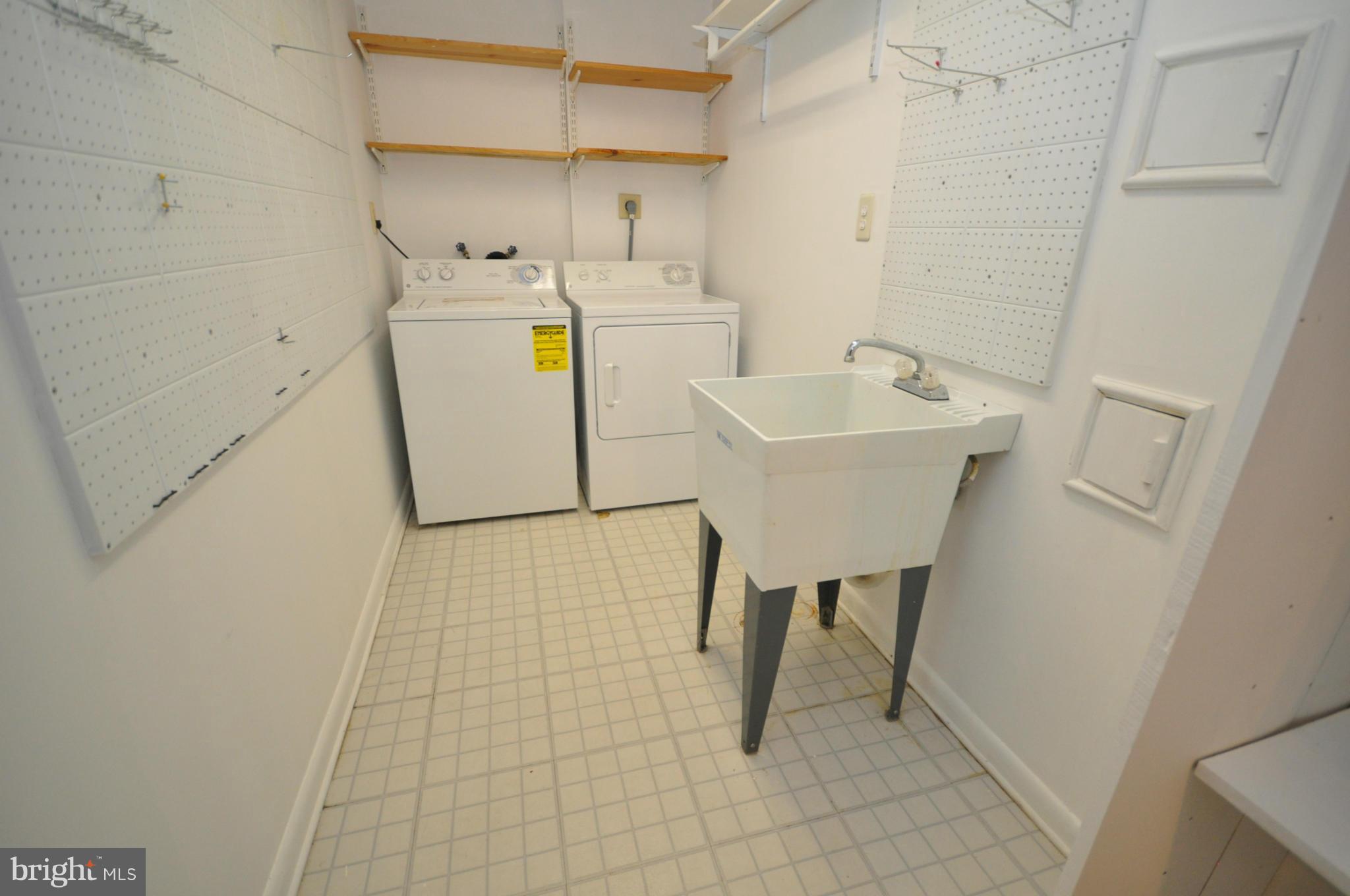 LANDSDOWNE - Residential Lease