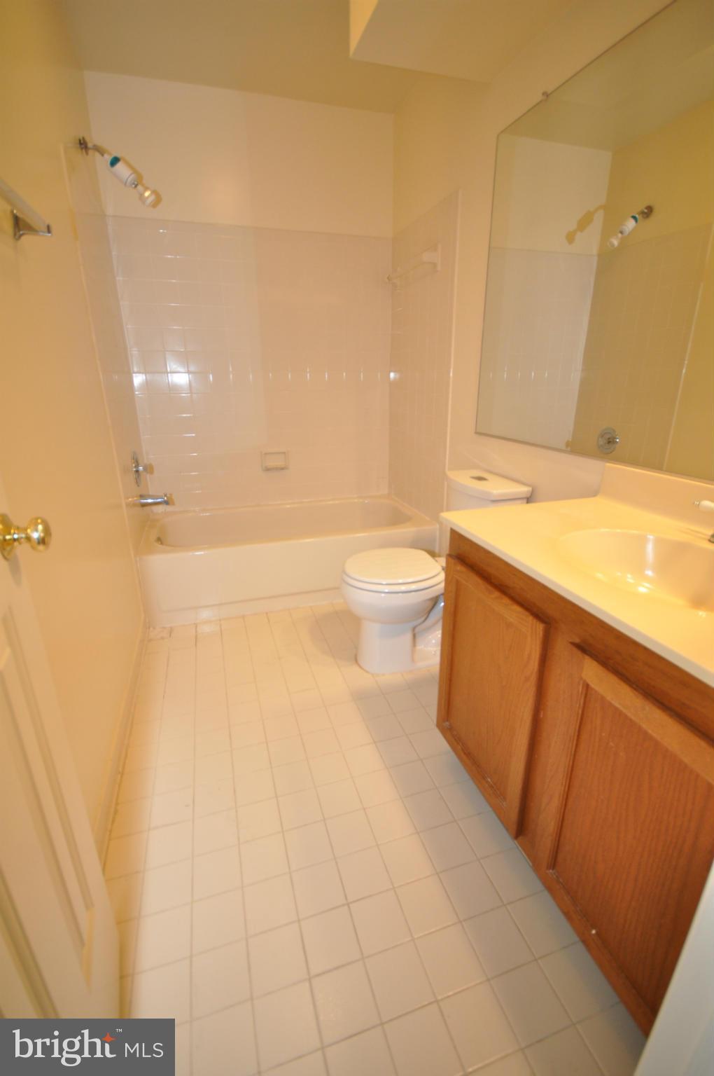 LANDSDOWNE - Residential Lease