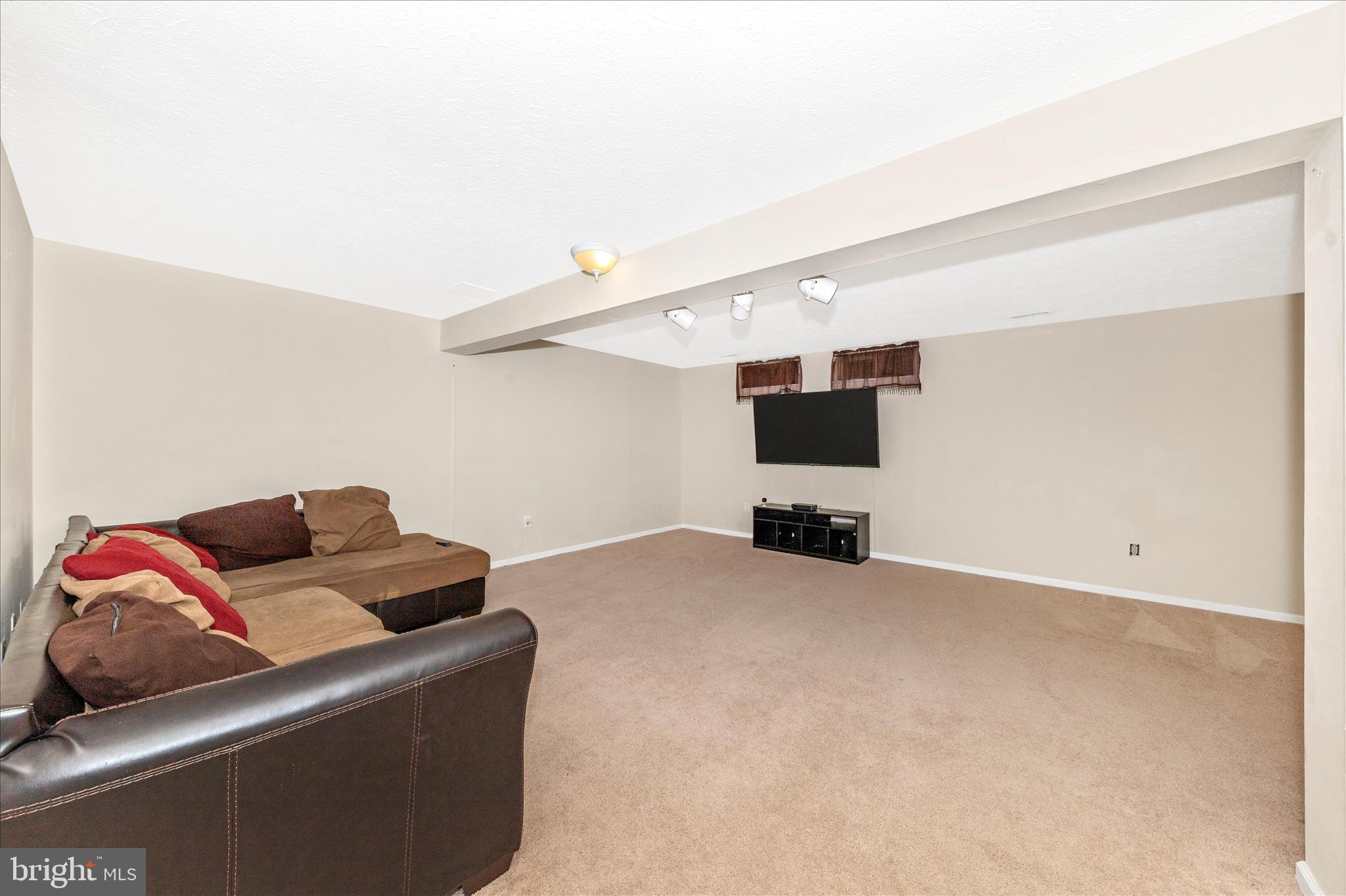 ROBIN MEADOWS - Residential