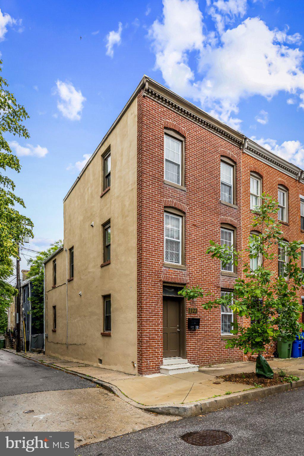 HOLLINS MARKET - Residential