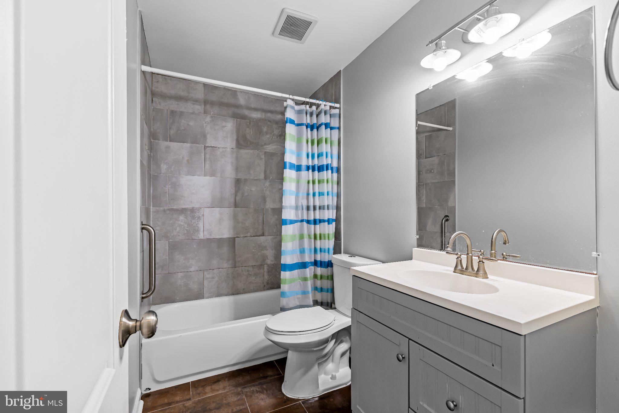 HOLLINS MARKET - Residential
