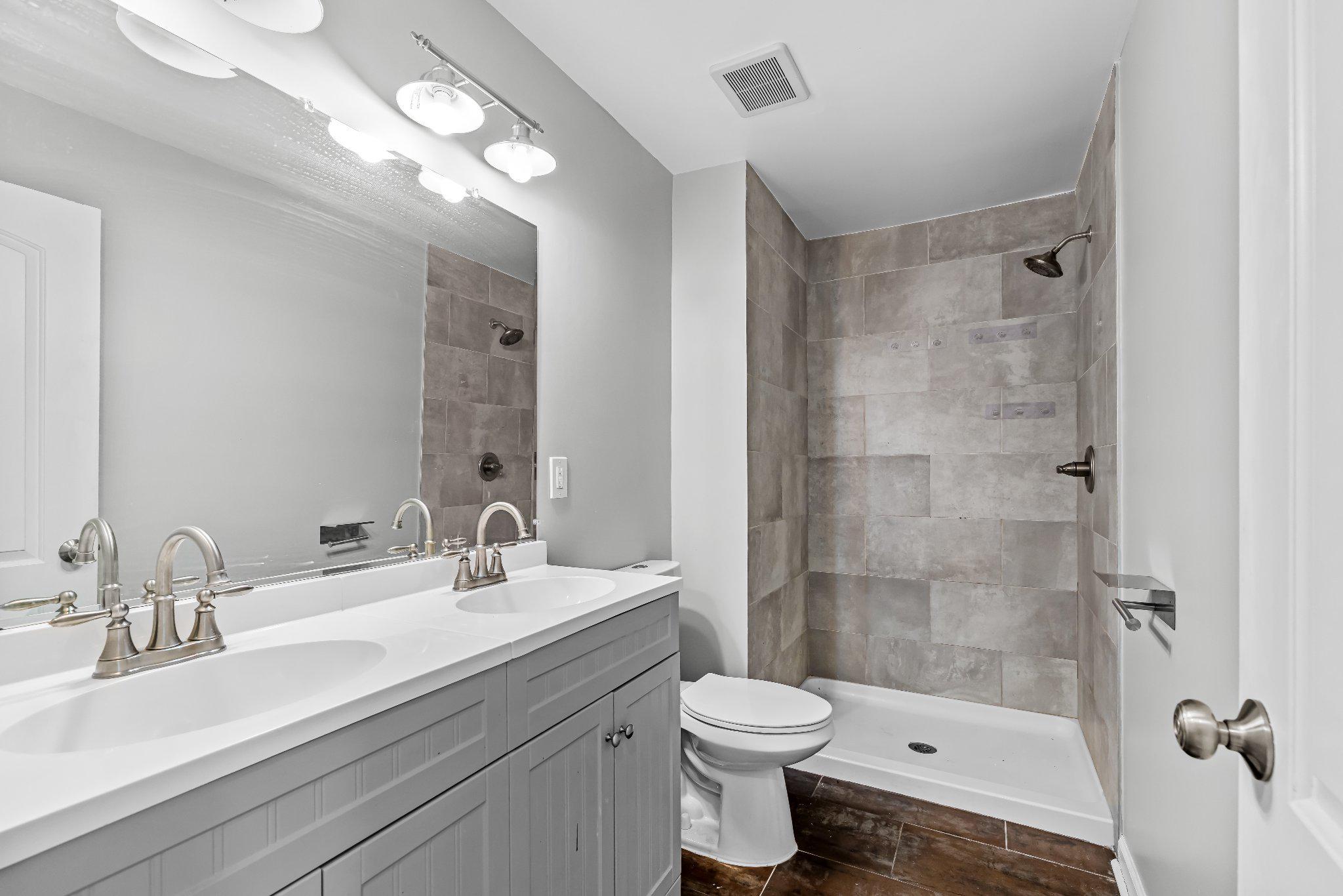 HOLLINS MARKET - Residential