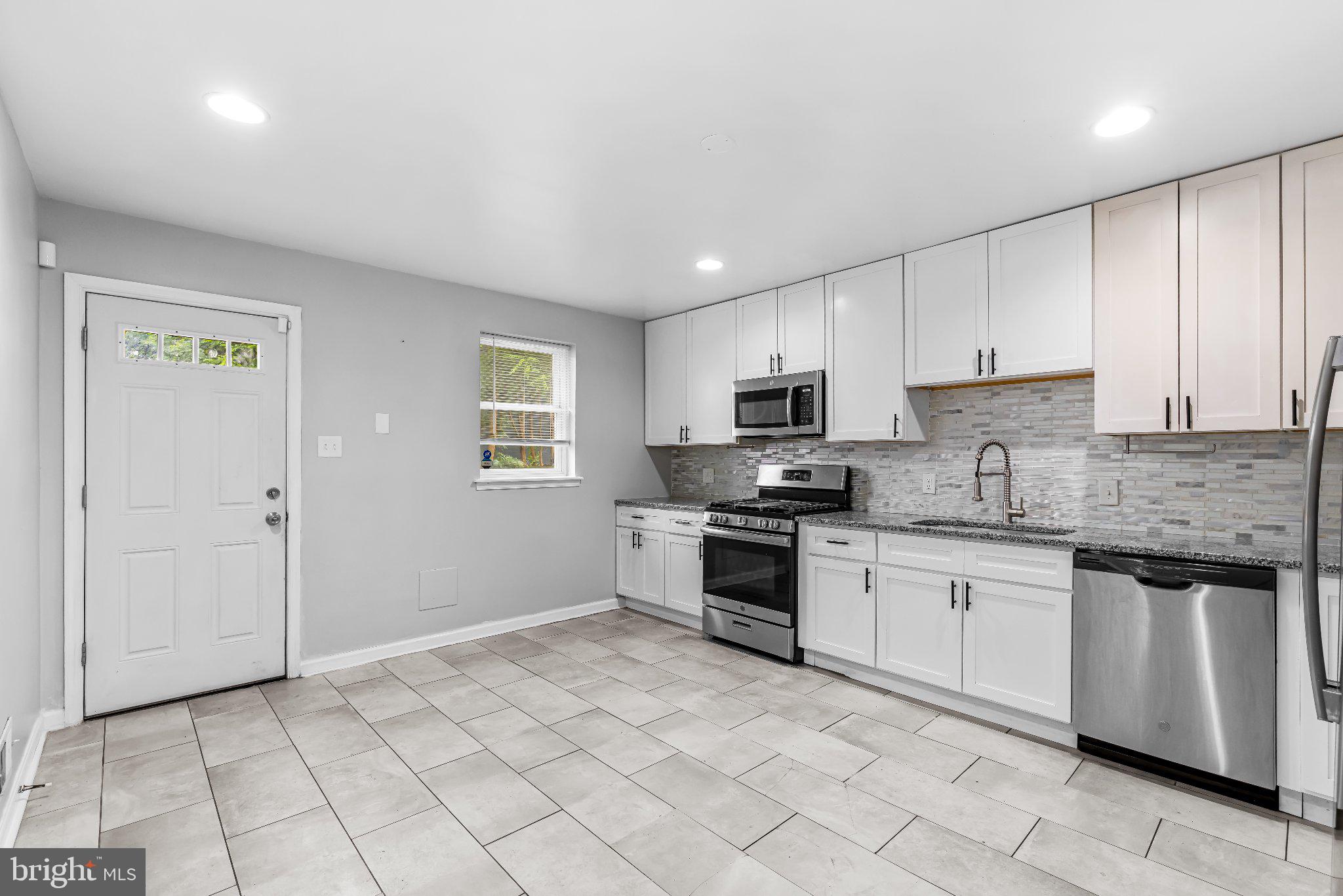 HOLLINS MARKET - Residential