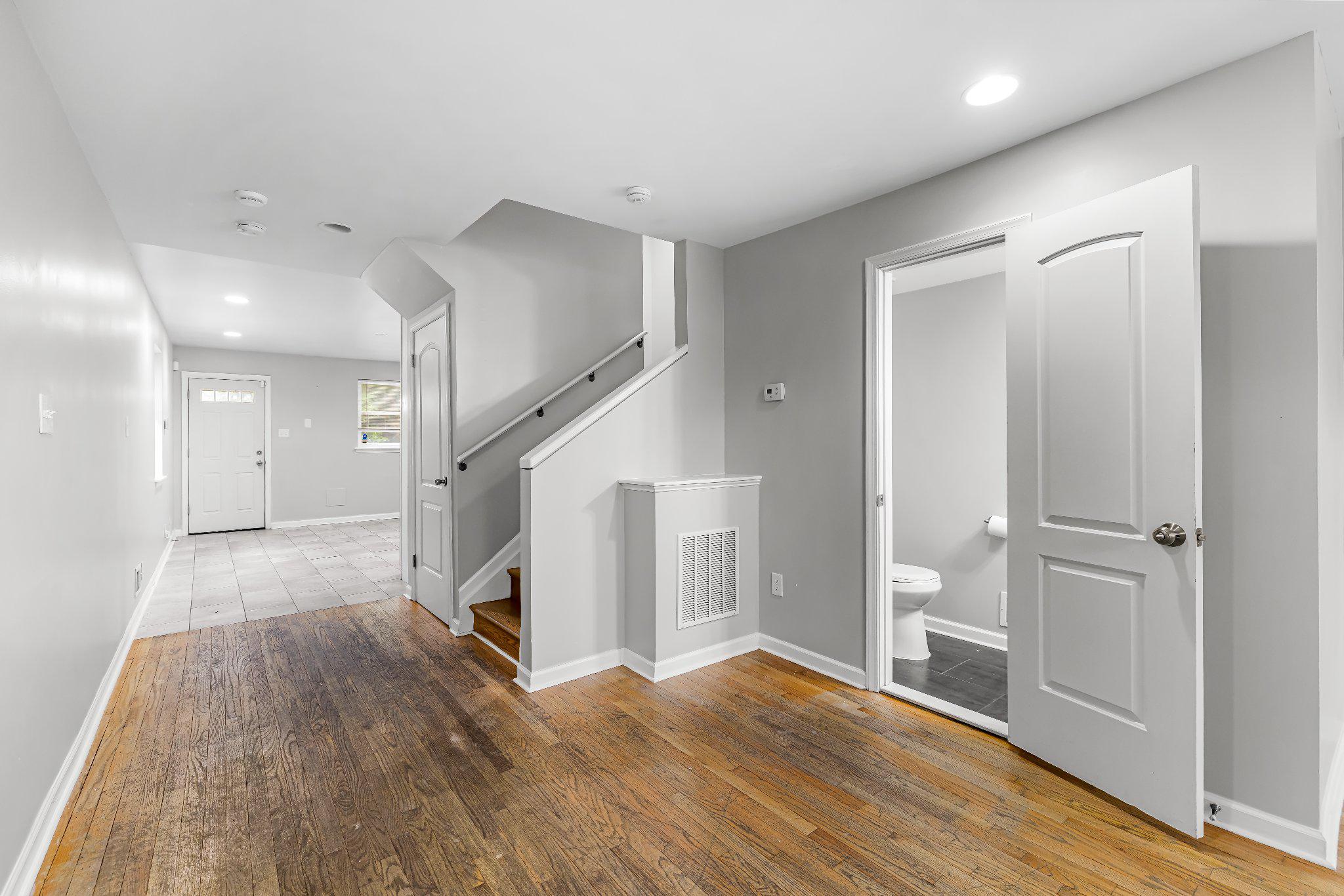 HOLLINS MARKET - Residential