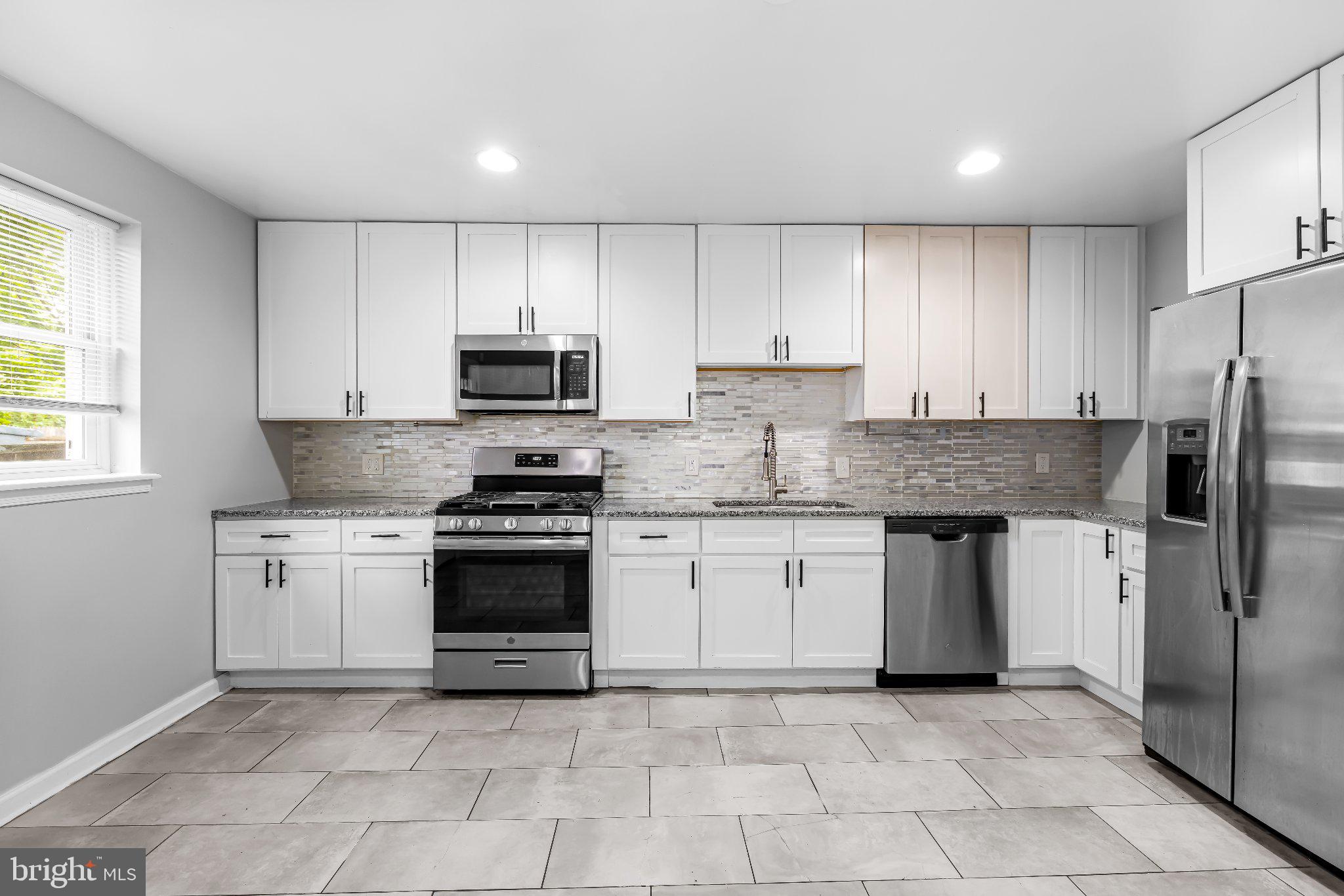 HOLLINS MARKET - Residential