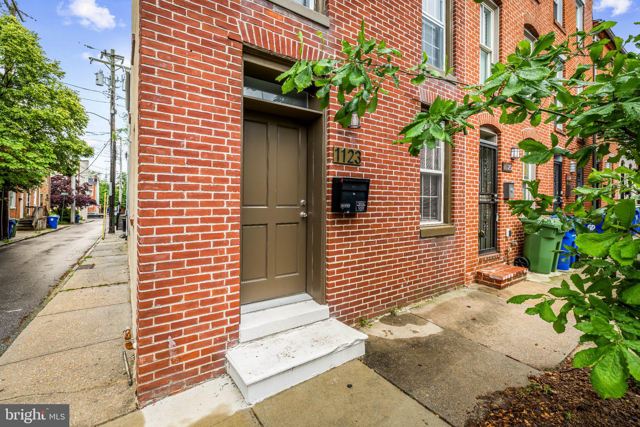 HOLLINS MARKET - Residential