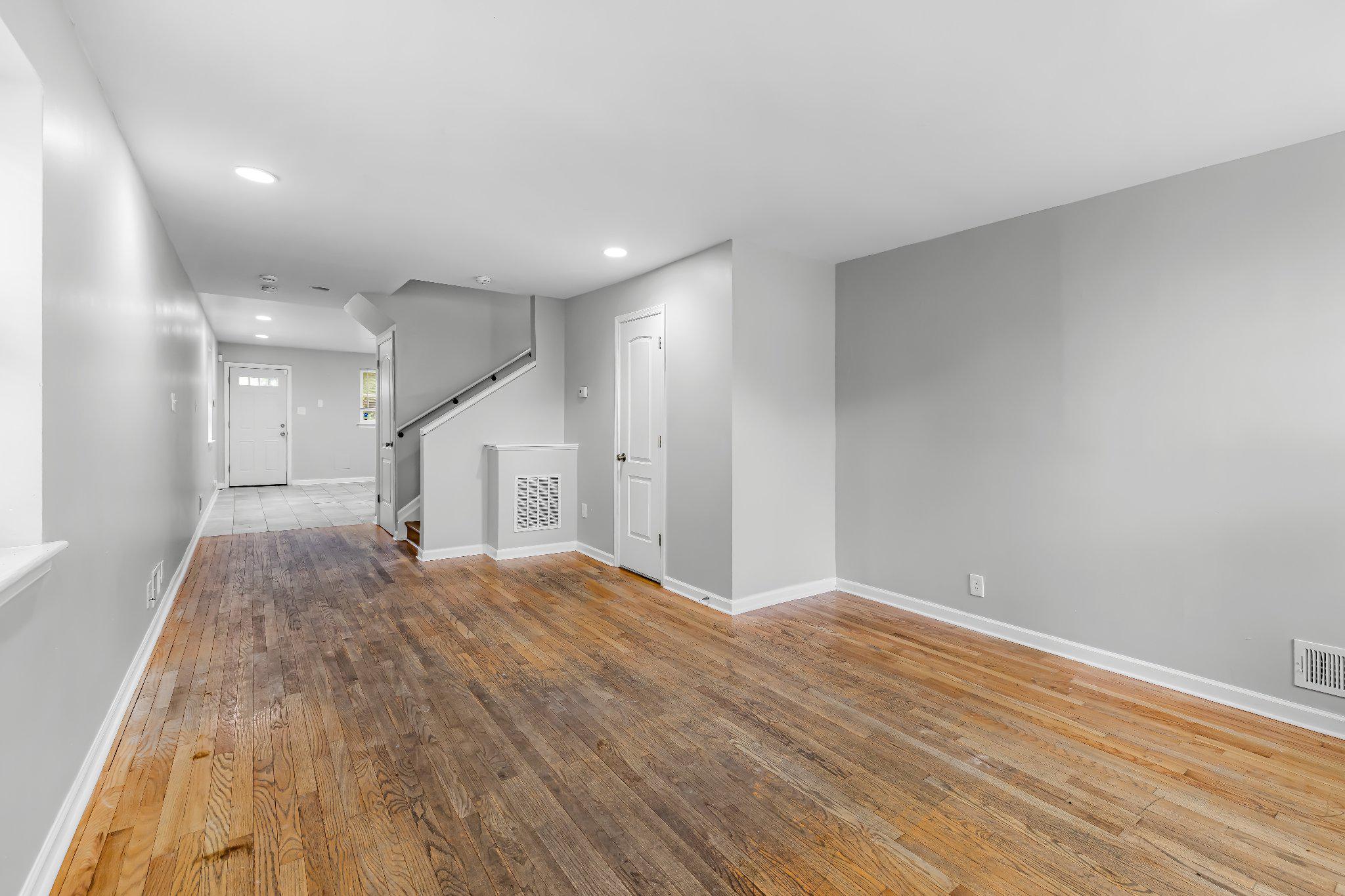 HOLLINS MARKET - Residential