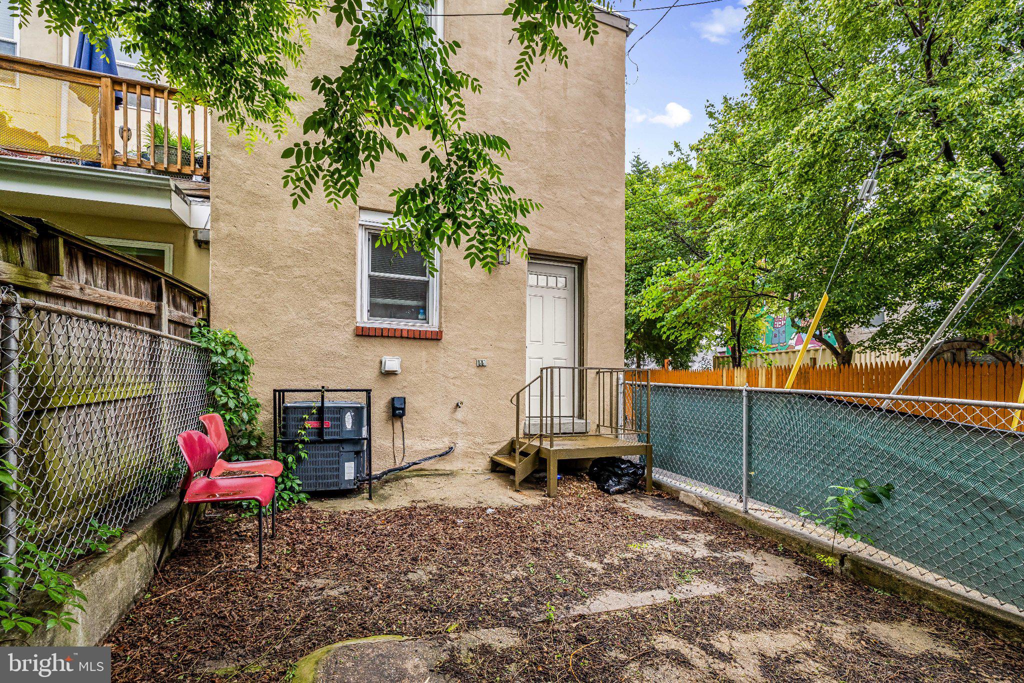 HOLLINS MARKET - Residential