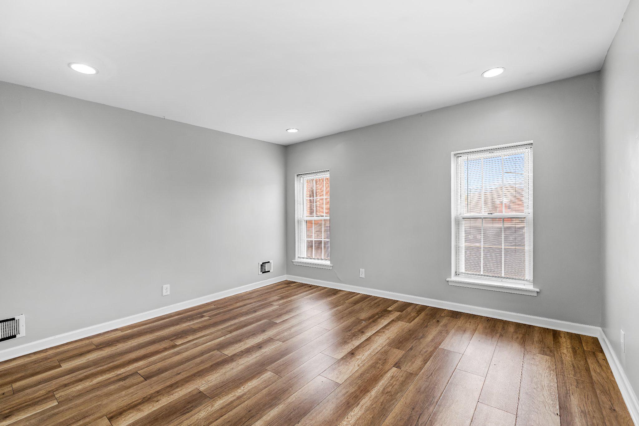 HOLLINS MARKET - Residential