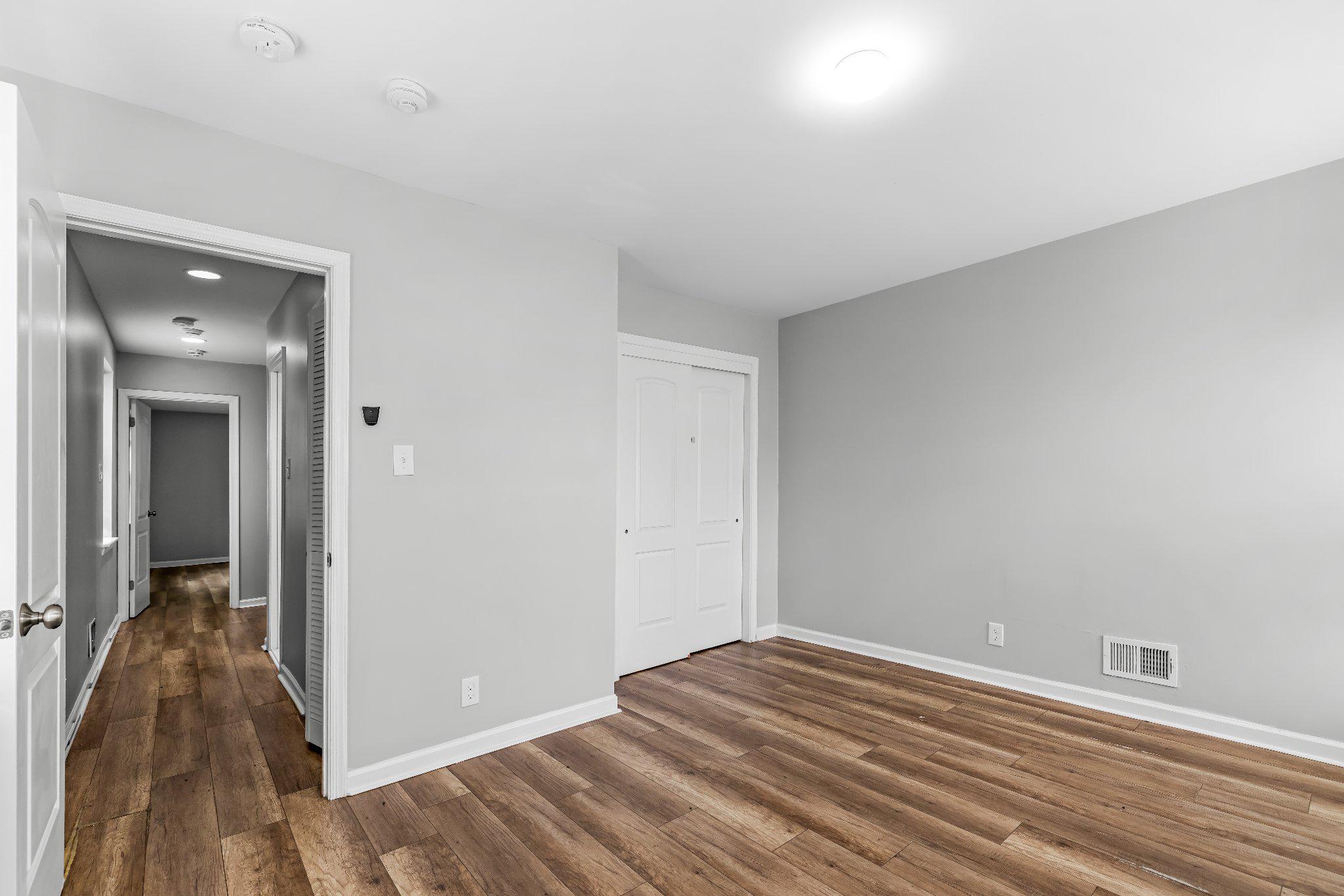 HOLLINS MARKET - Residential