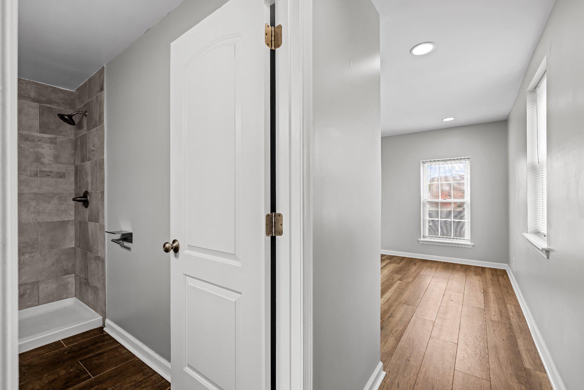 HOLLINS MARKET - Residential