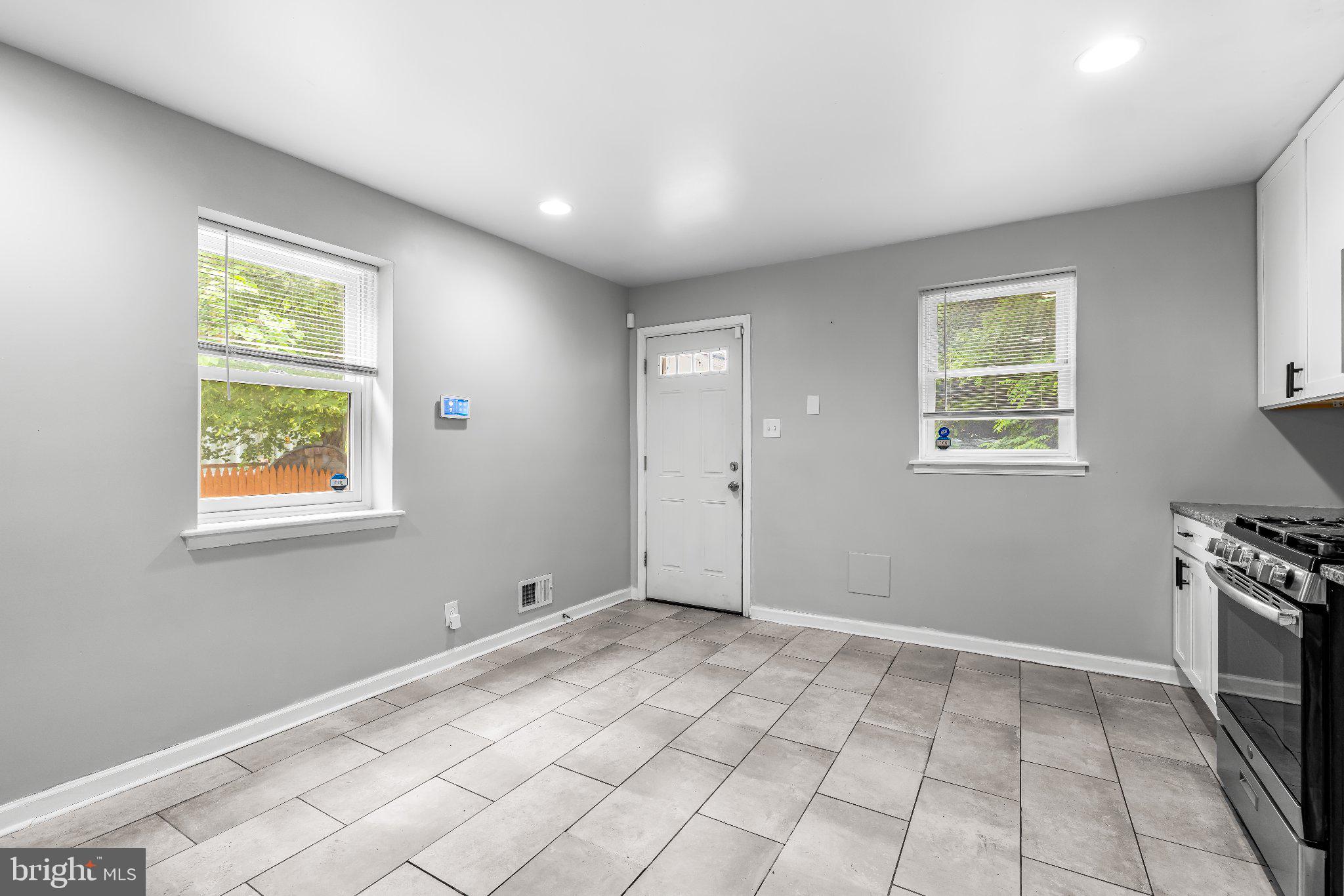 HOLLINS MARKET - Residential