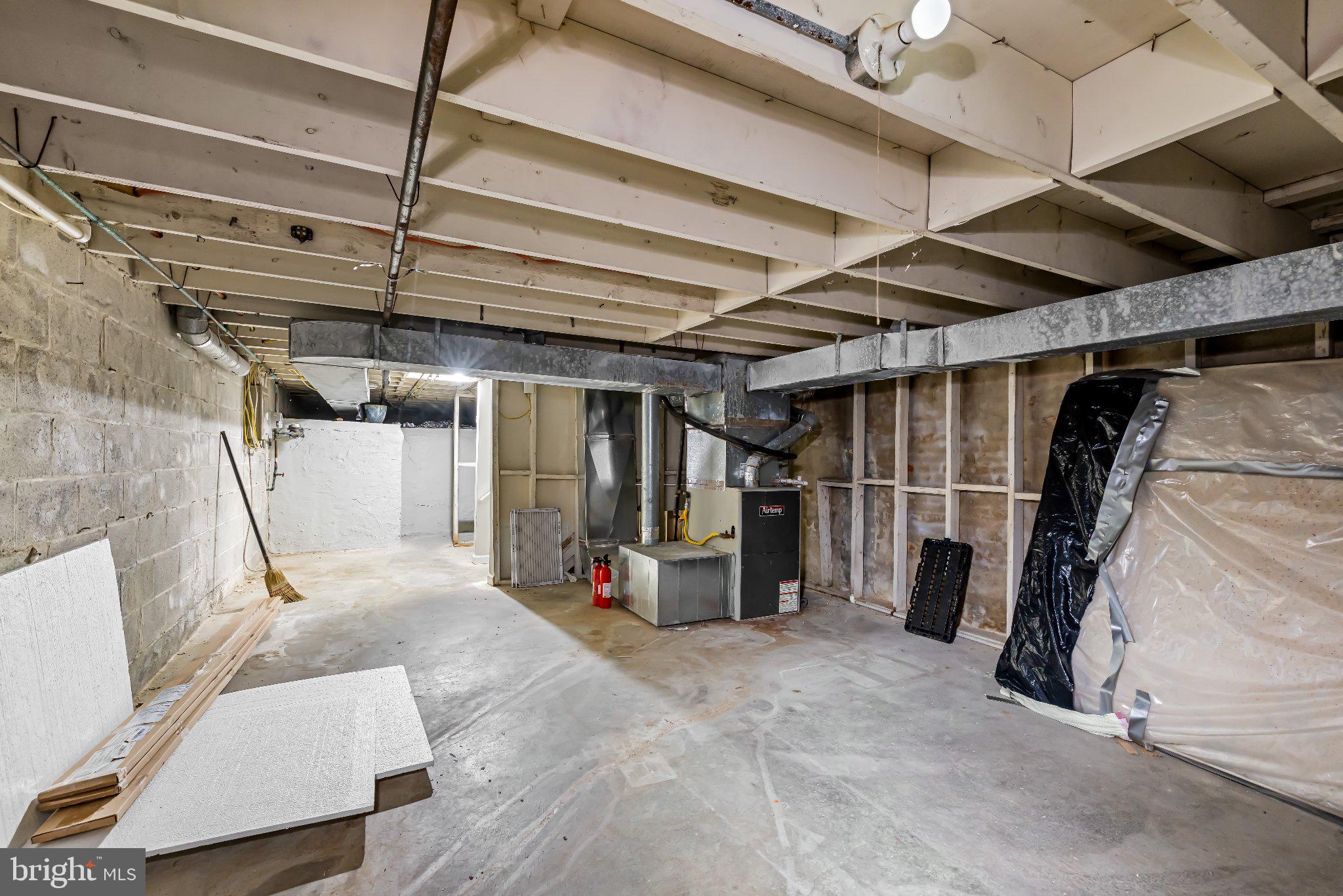 HOLLINS MARKET - Residential