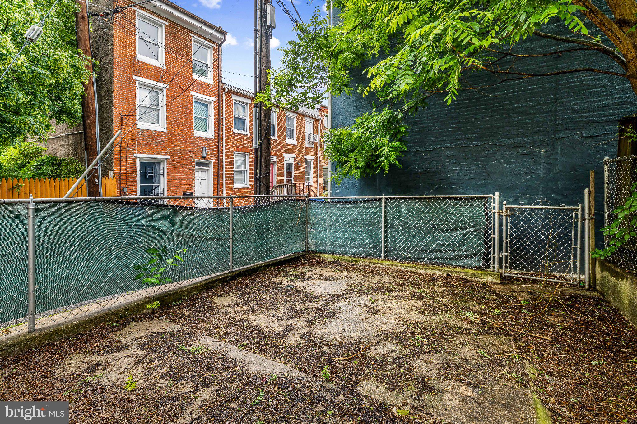 HOLLINS MARKET - Residential