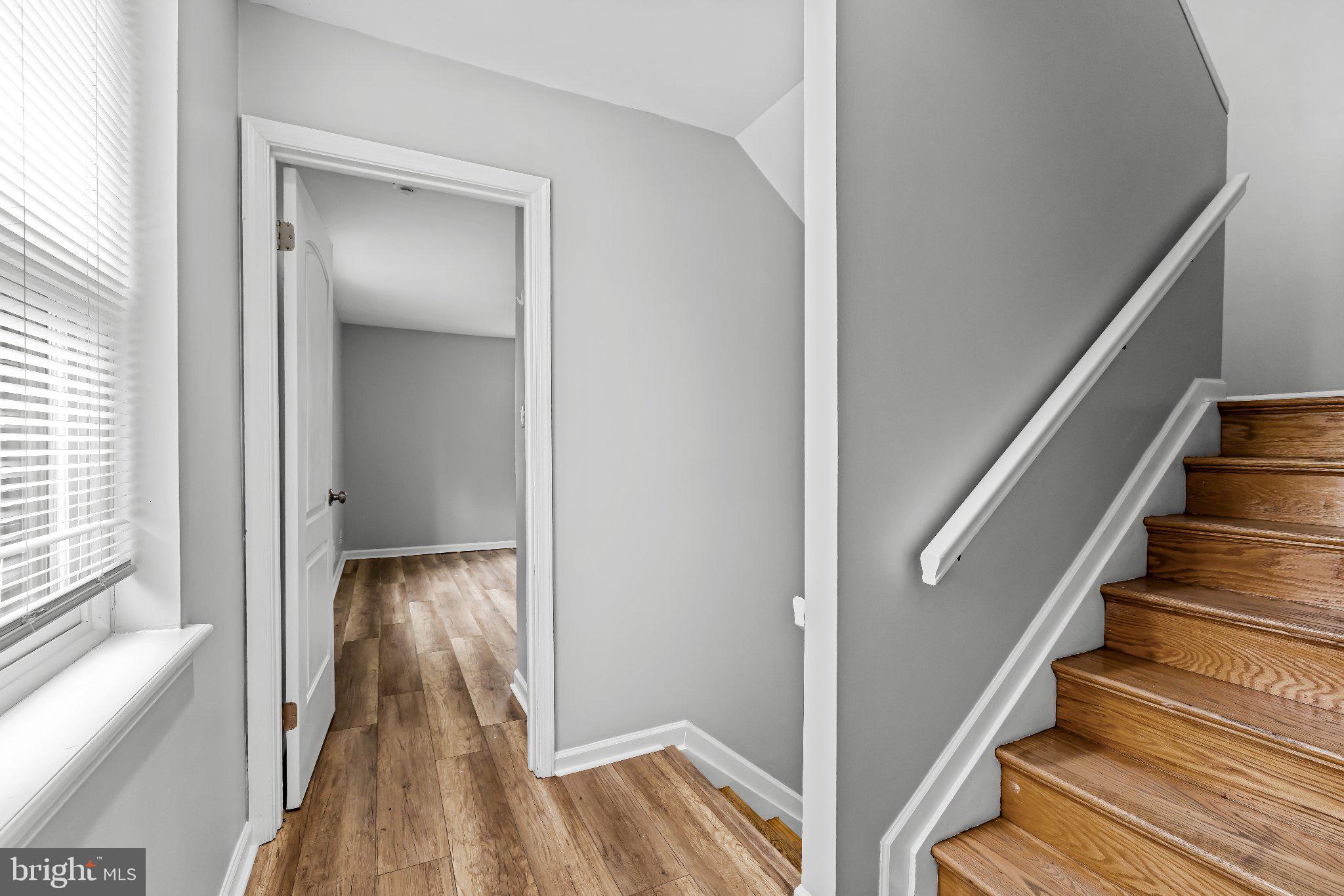 HOLLINS MARKET - Residential
