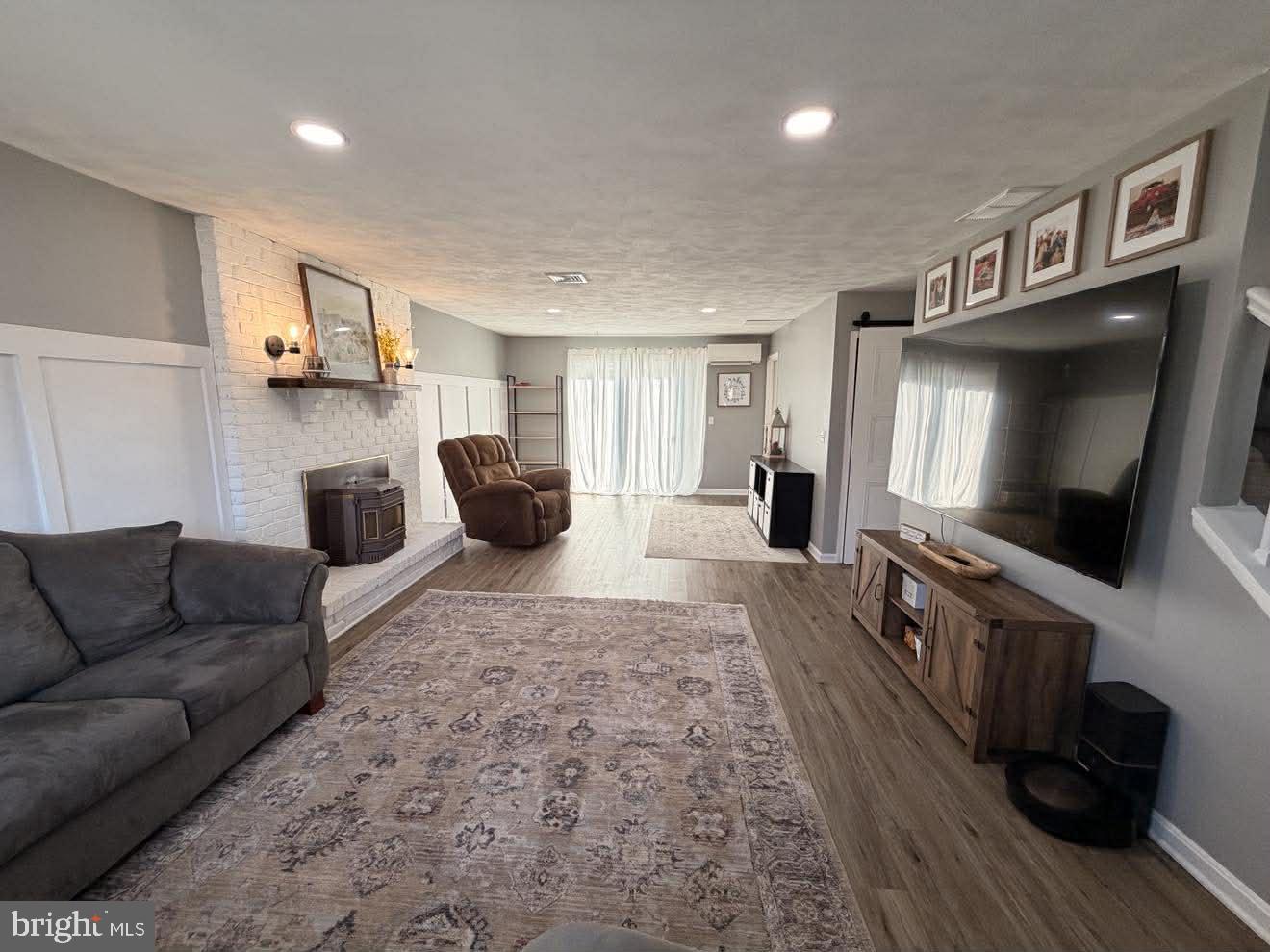 MEADOW BROOK - Residential