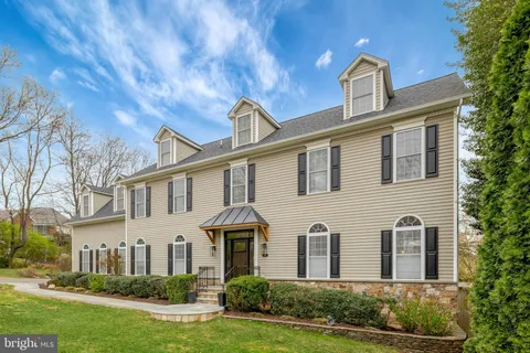 546 Malcolm Road NW, Vienna, VA MLS: VAFX2229690