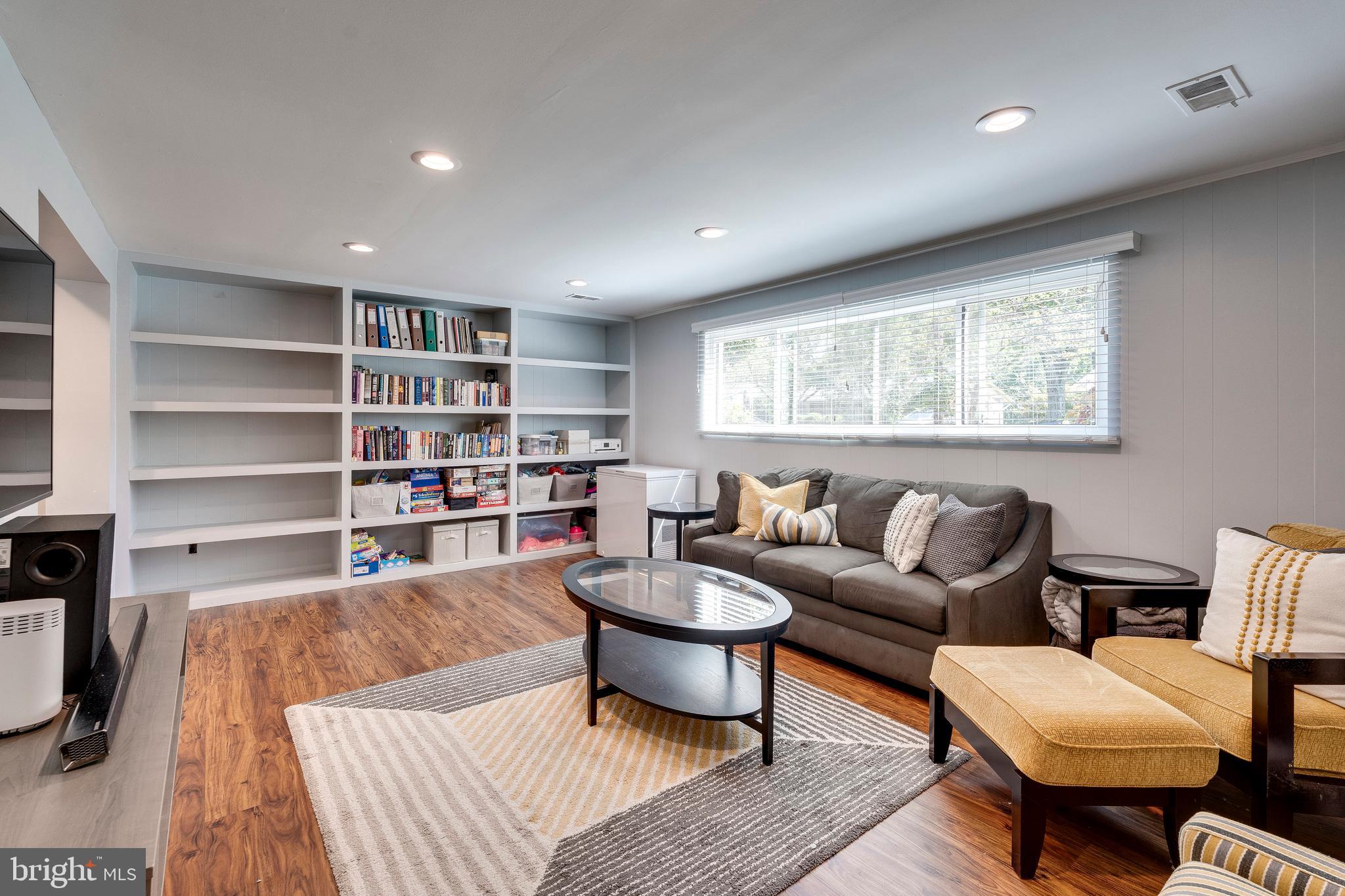 MONTROSE - Residential