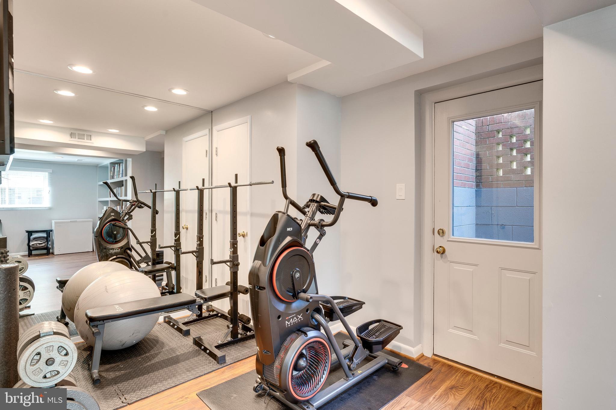 MONTROSE - Residential