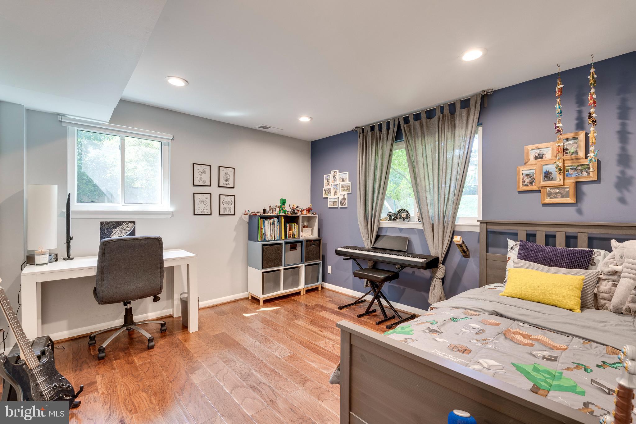 MONTROSE - Residential