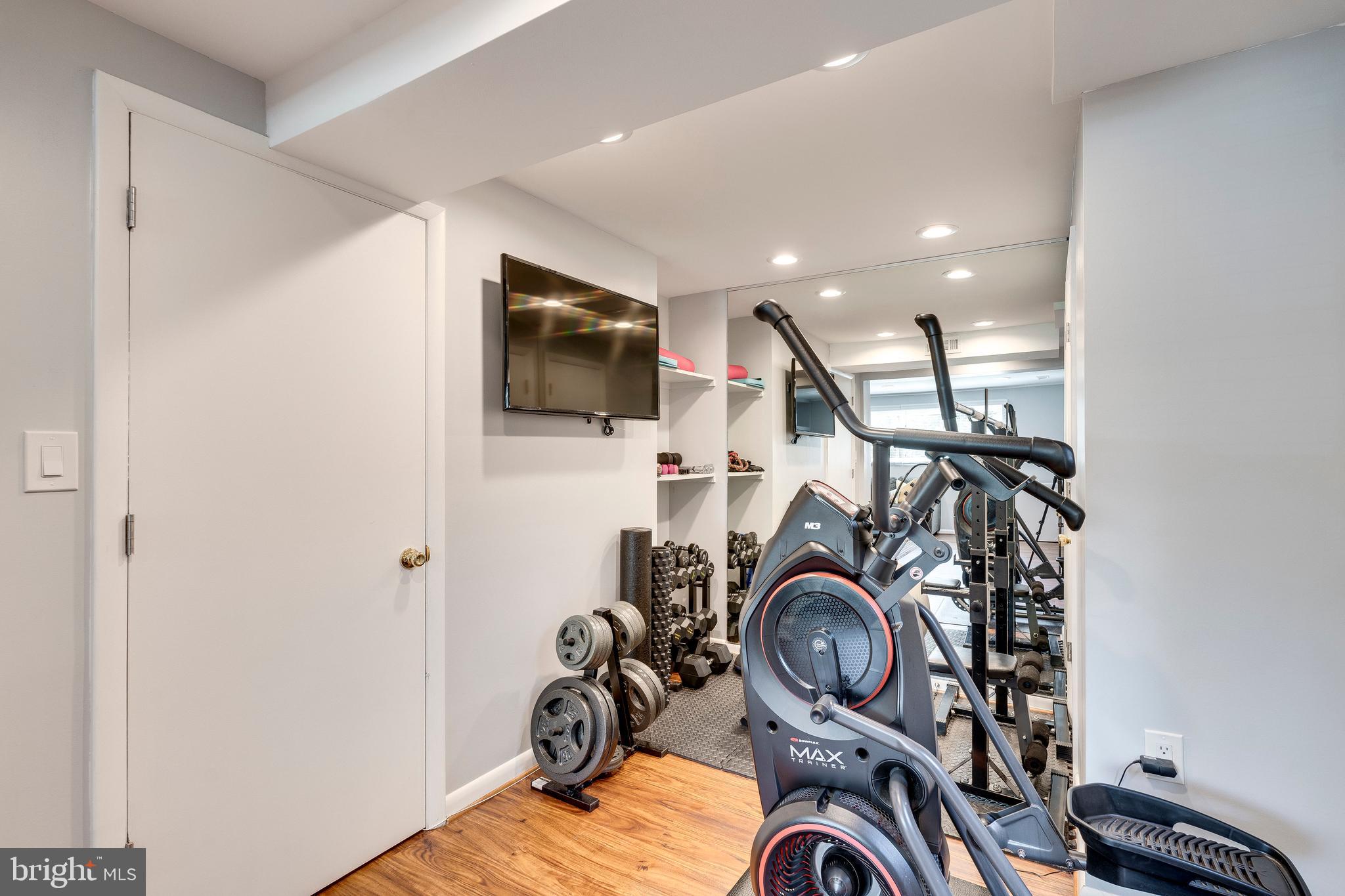 MONTROSE - Residential