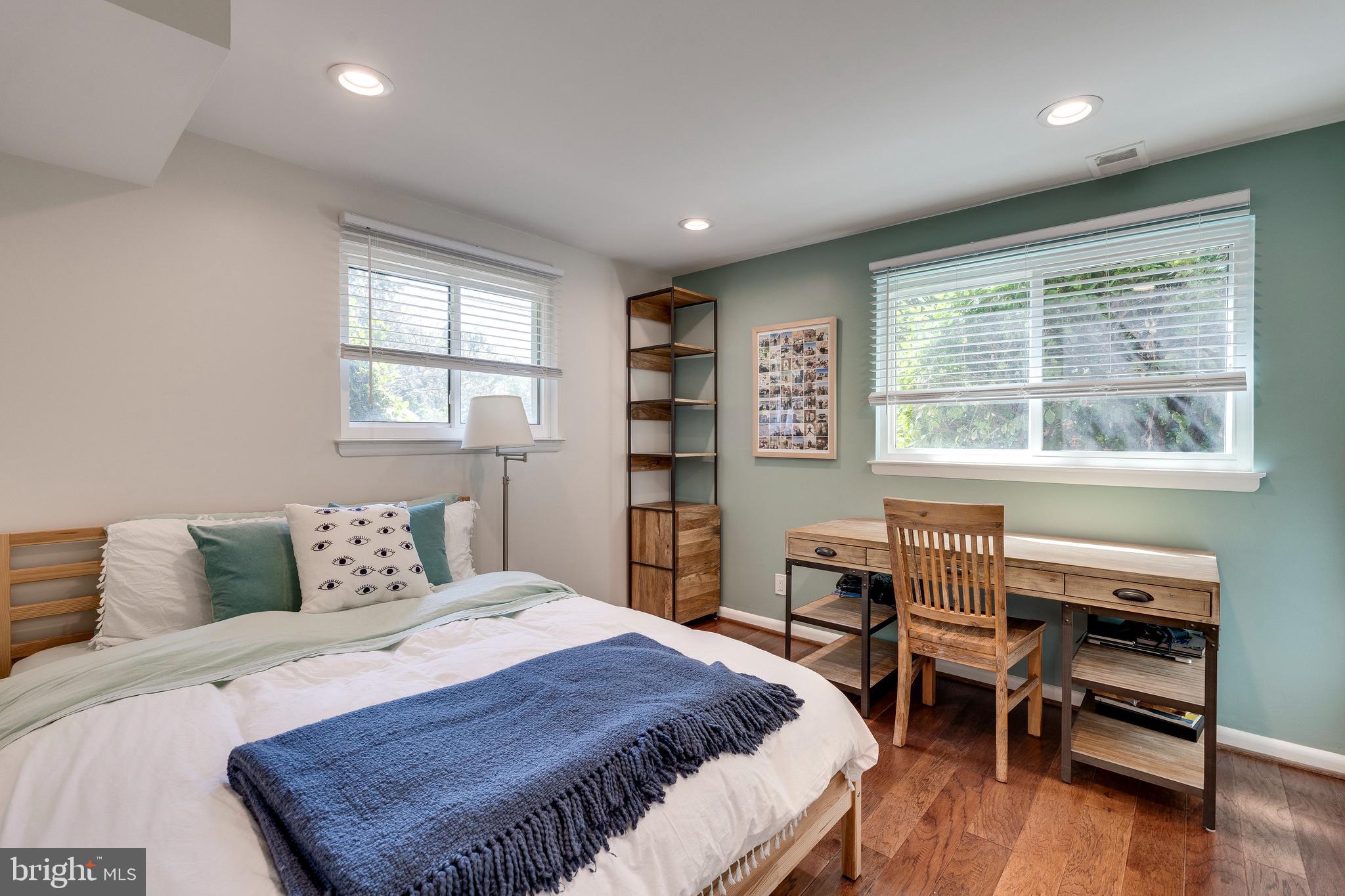 MONTROSE - Residential