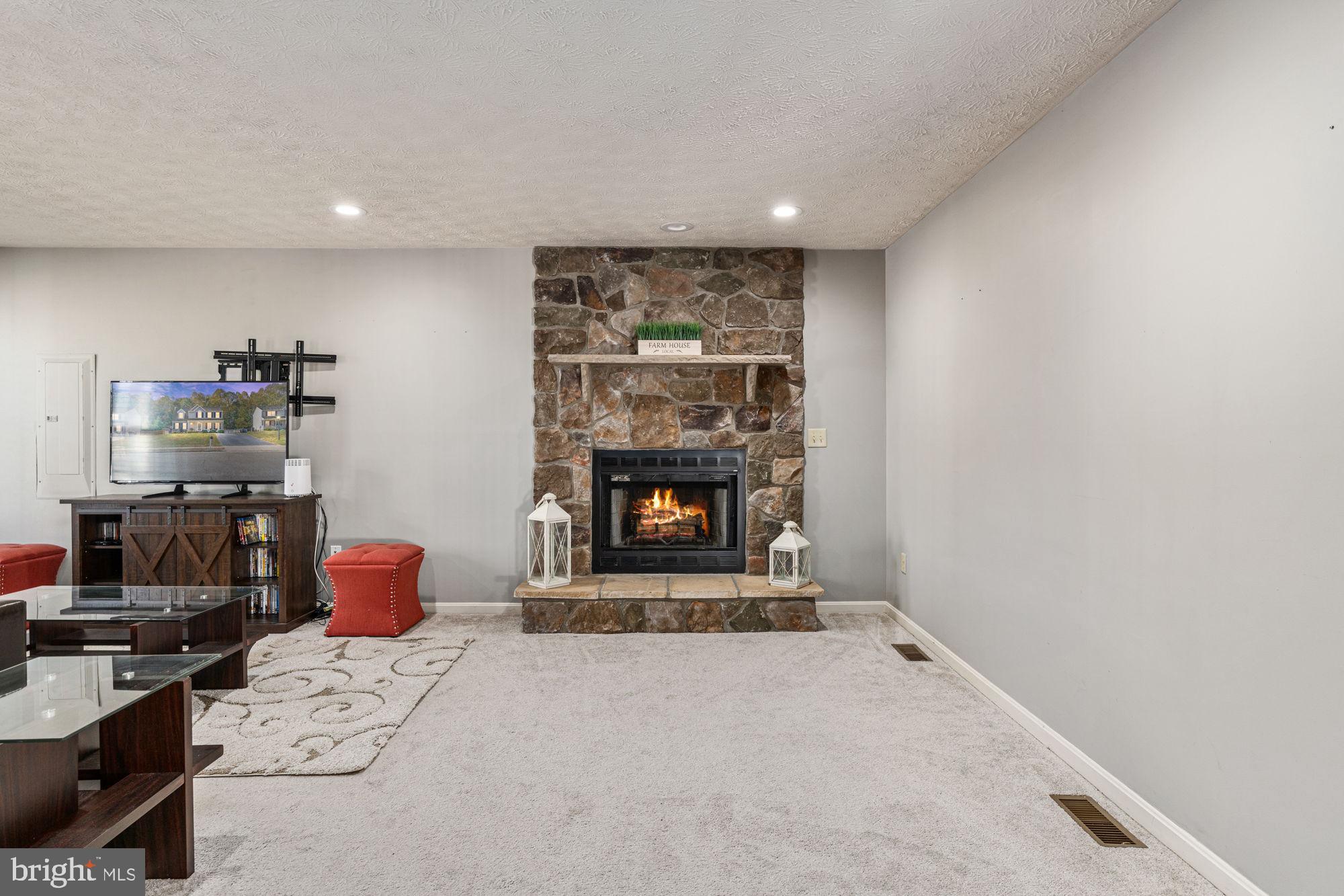 HUNTINGTON MEADOWS - Residential