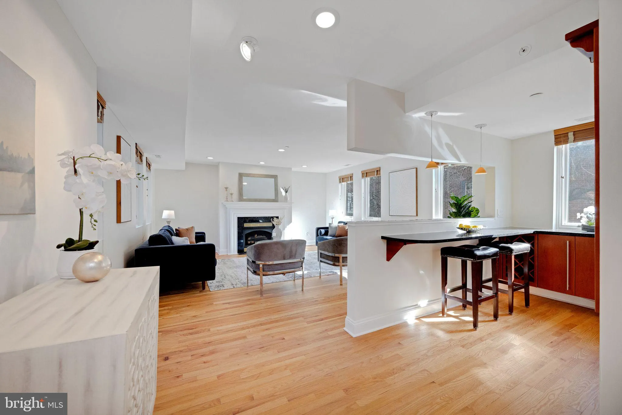 Philadelphia, Pennsylvania 19107, United States, 5 Bedrooms Bedrooms, ,4 BathroomsBathrooms,Residential,Active,95703