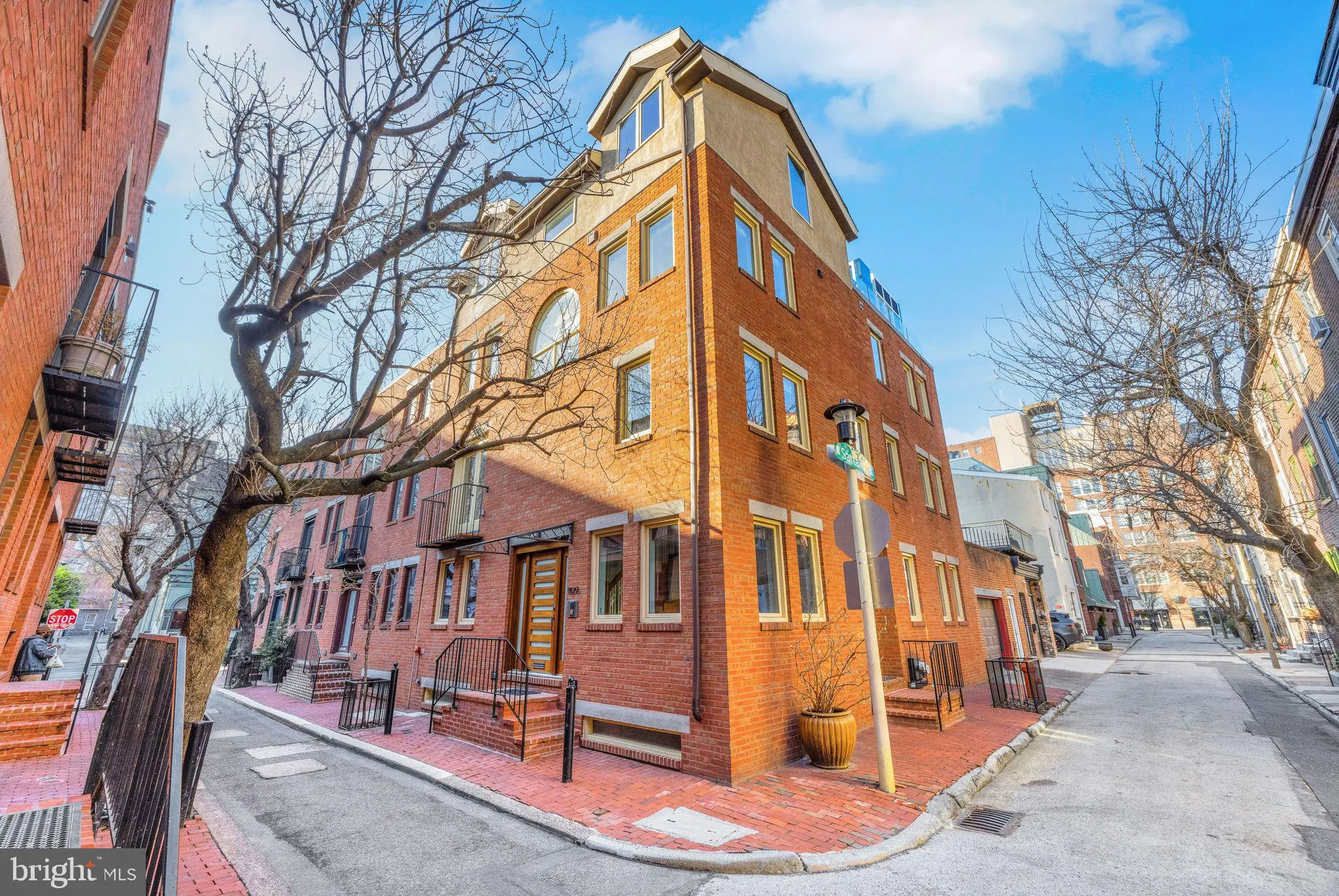 Philadelphia, Pennsylvania 19107, United States, 5 Bedrooms Bedrooms, ,4 BathroomsBathrooms,Residential,Active,95703