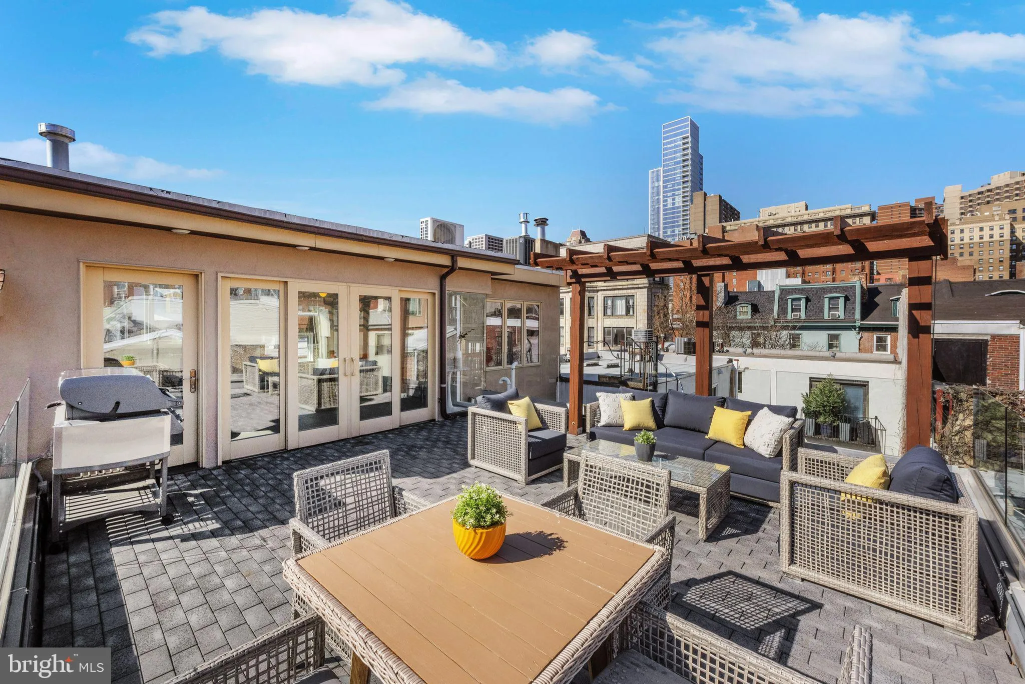 Philadelphia, Pennsylvania 19107, United States, 5 Bedrooms Bedrooms, ,4 BathroomsBathrooms,Residential,Active,95703