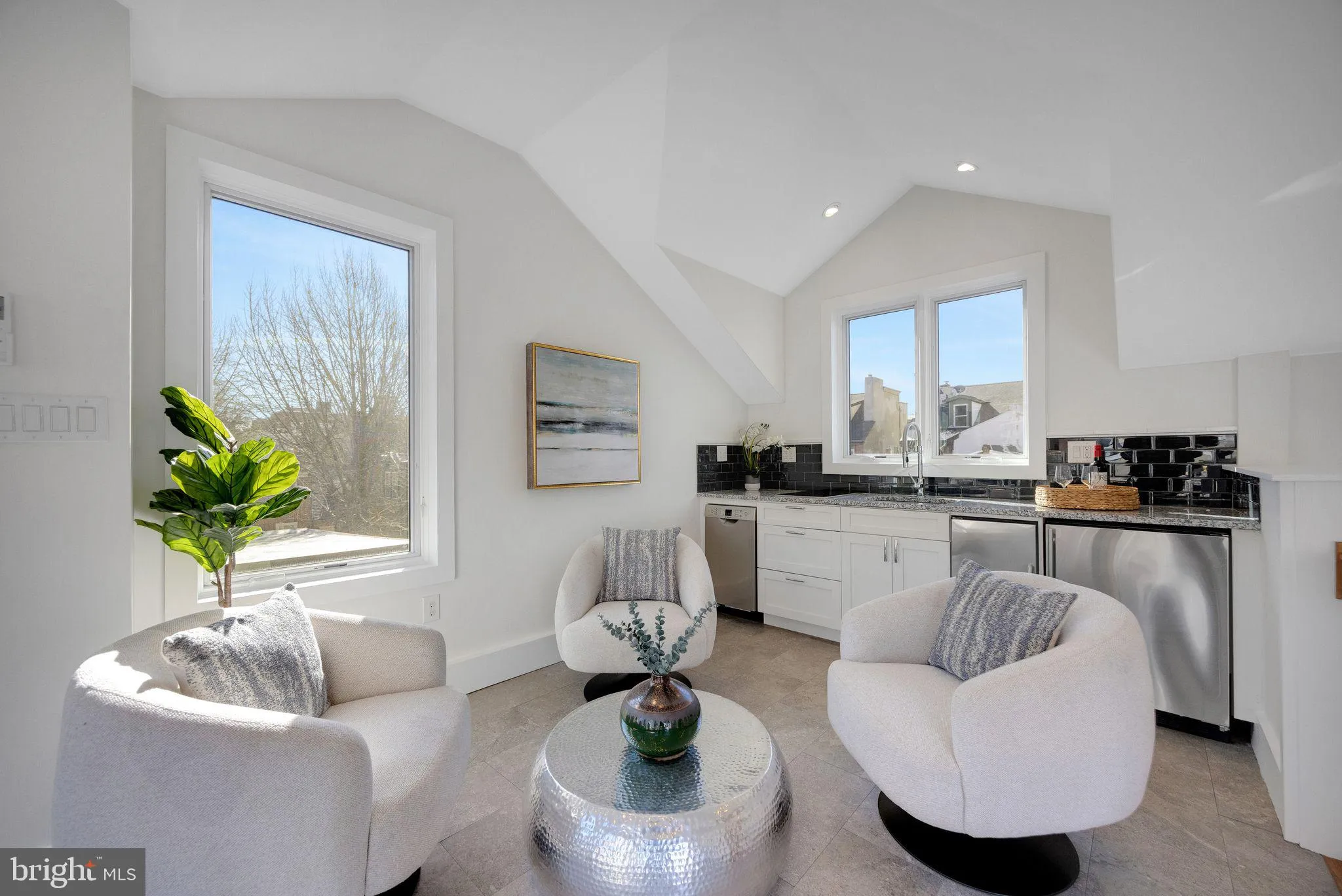 Philadelphia, Pennsylvania 19107, United States, 5 Bedrooms Bedrooms, ,4 BathroomsBathrooms,Residential,Active,95703