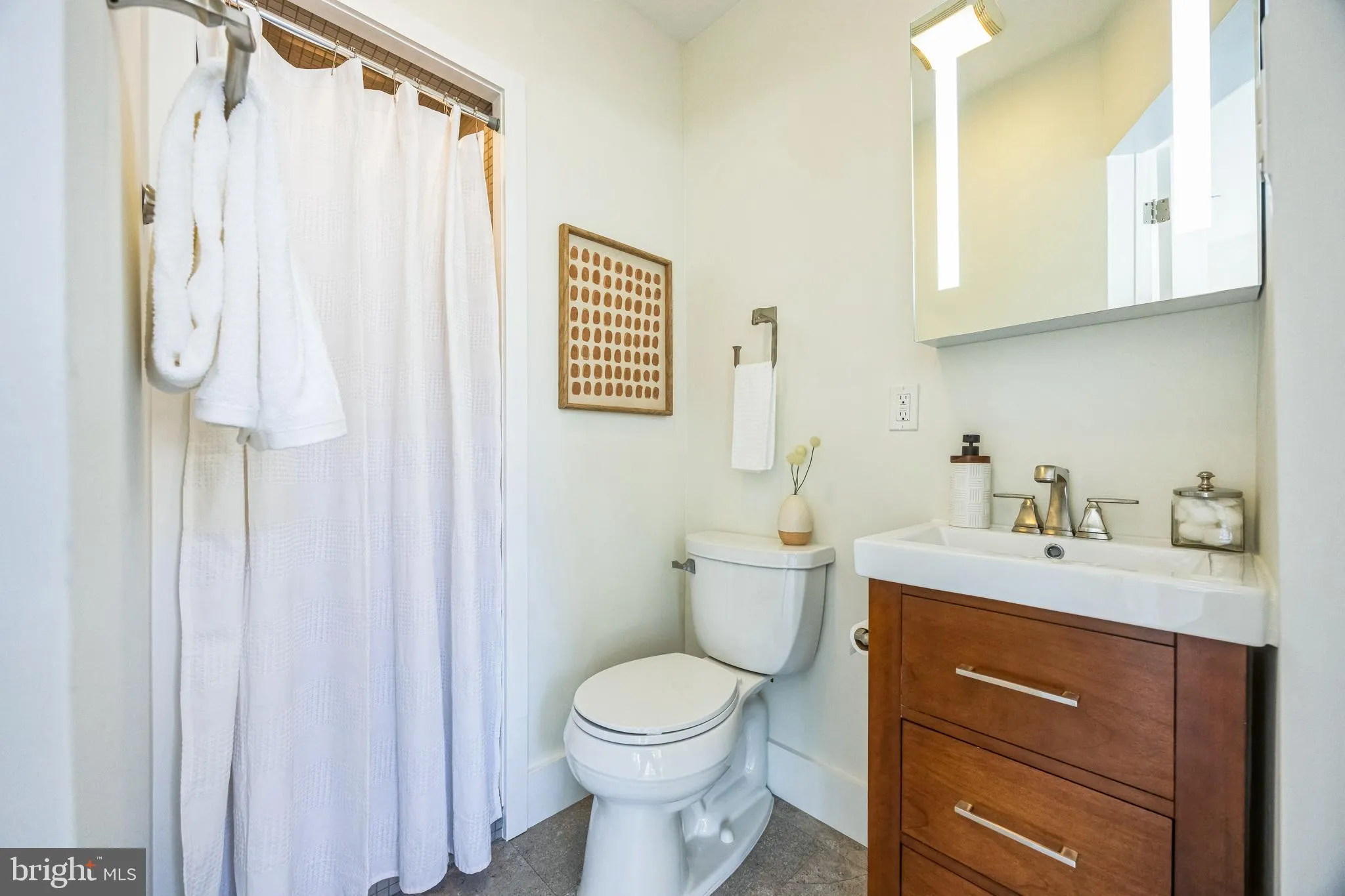 Philadelphia, Pennsylvania 19107, United States, 5 Bedrooms Bedrooms, ,4 BathroomsBathrooms,Residential,Active,95703