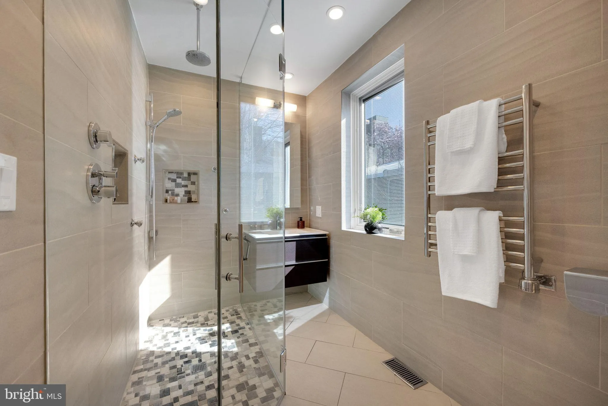 Philadelphia, Pennsylvania 19107, United States, 5 Bedrooms Bedrooms, ,4 BathroomsBathrooms,Residential,Active,95703