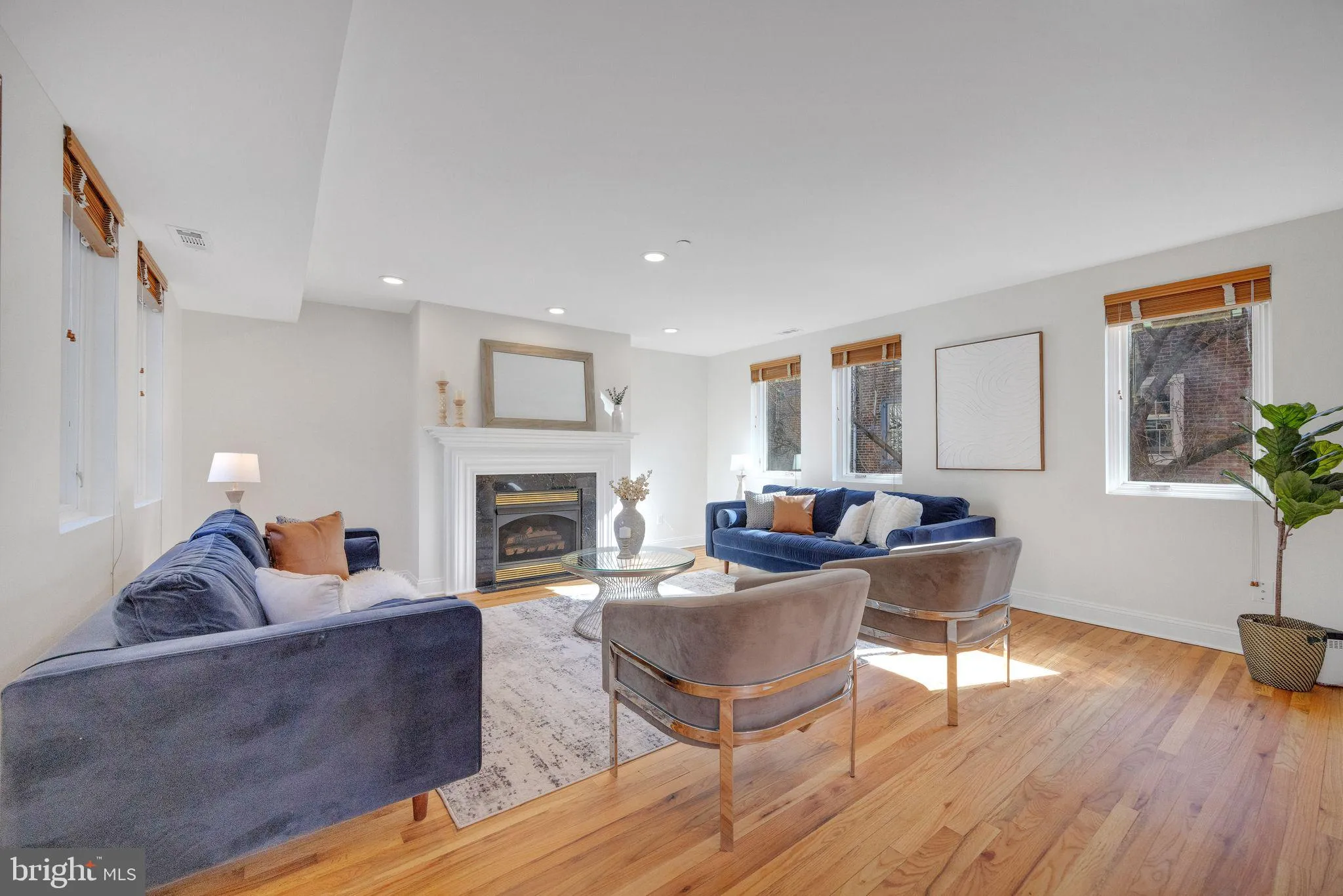 Philadelphia, Pennsylvania 19107, United States, 5 Bedrooms Bedrooms, ,4 BathroomsBathrooms,Residential,Active,95703