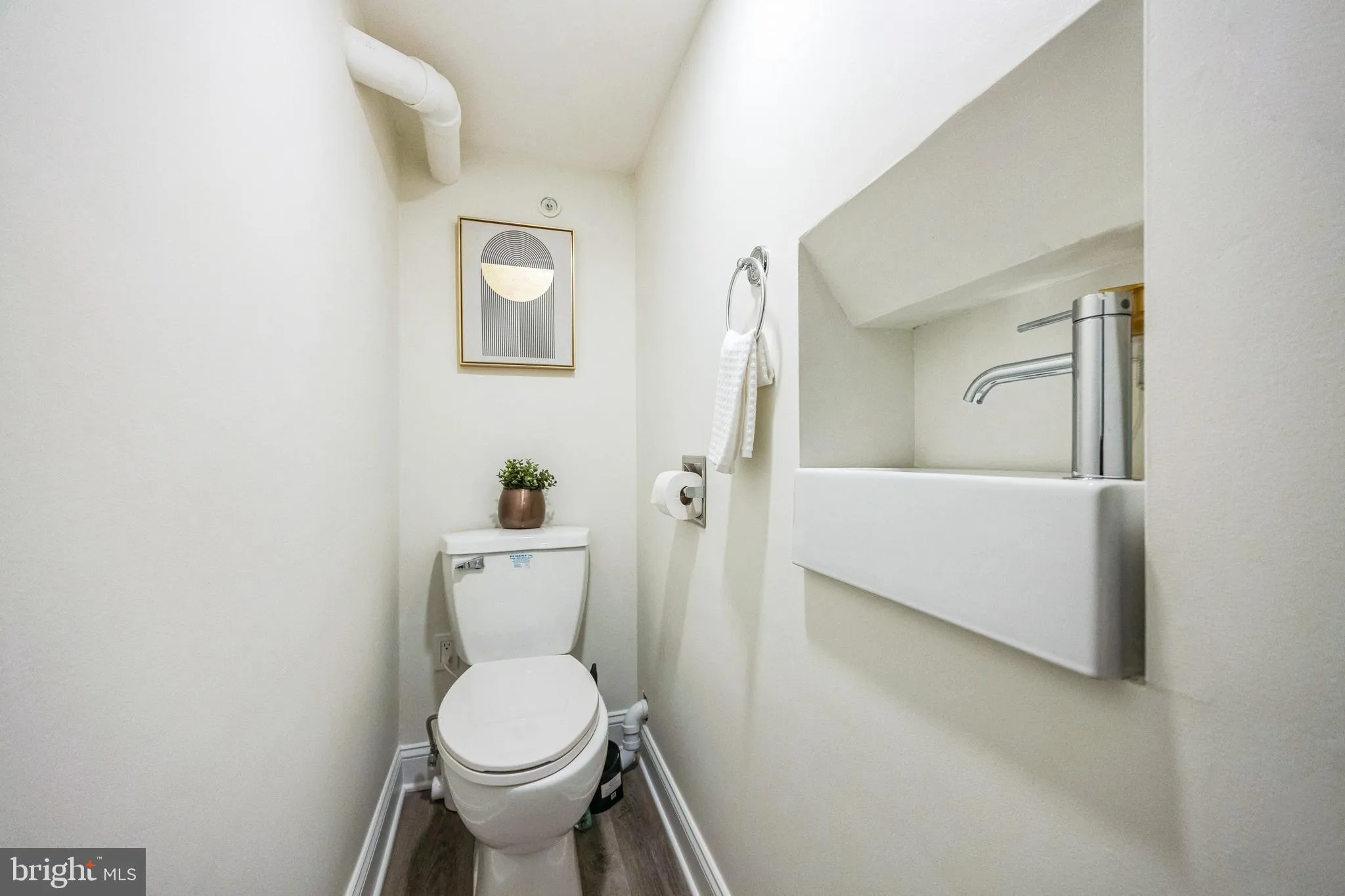 Philadelphia, Pennsylvania 19107, United States, 5 Bedrooms Bedrooms, ,4 BathroomsBathrooms,Residential,Active,95703