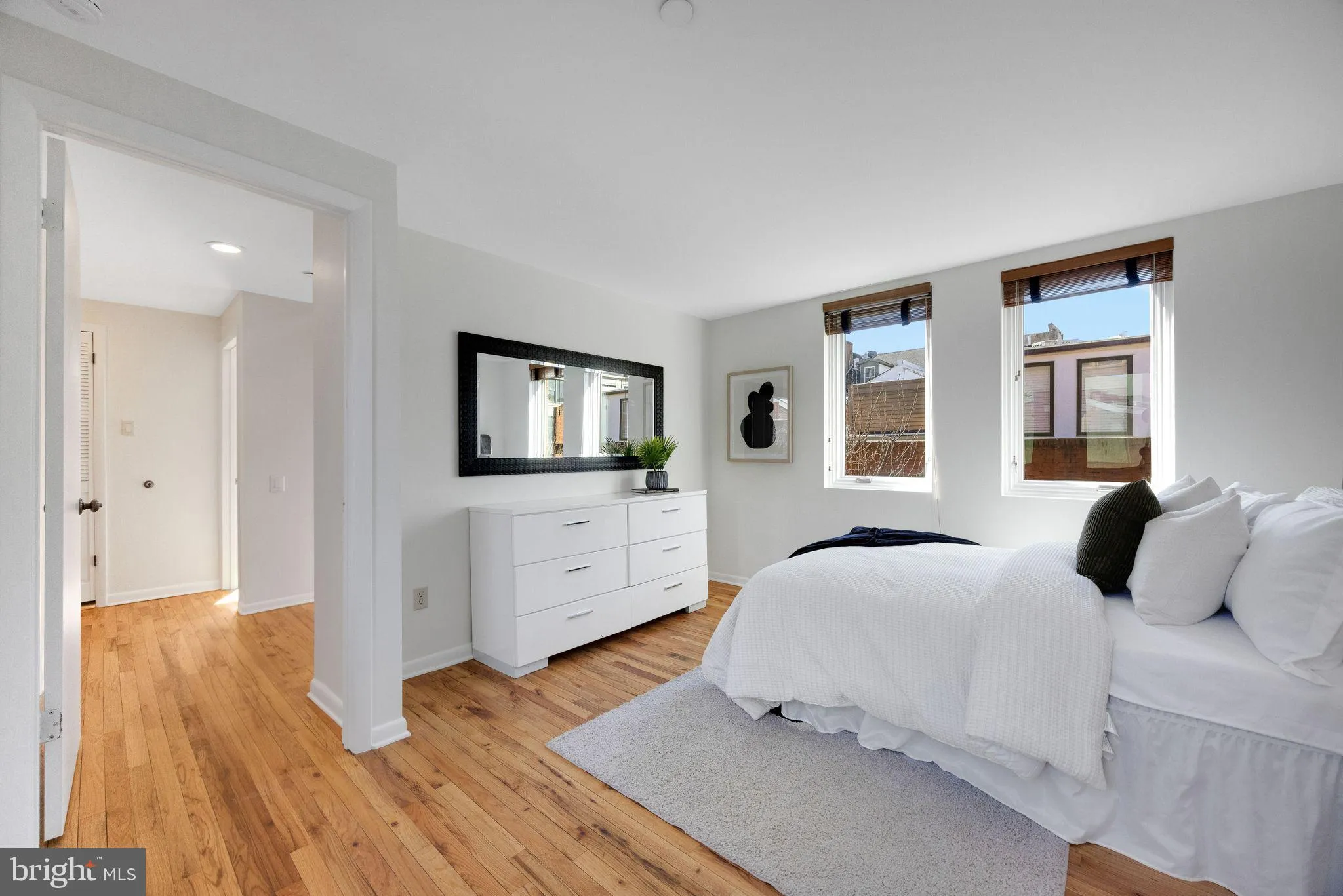 Philadelphia, Pennsylvania 19107, United States, 5 Bedrooms Bedrooms, ,4 BathroomsBathrooms,Residential,Active,95703