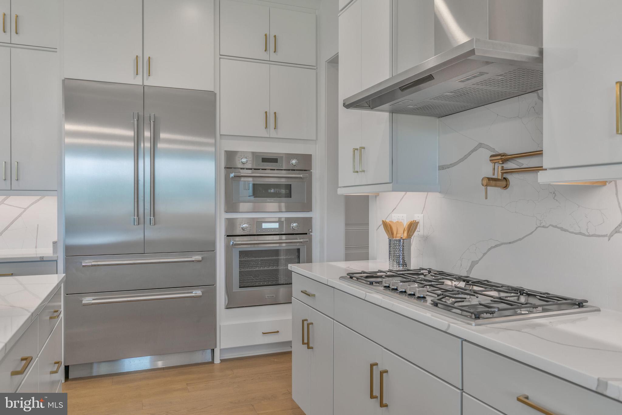 POTOMAC CHASE - Residential