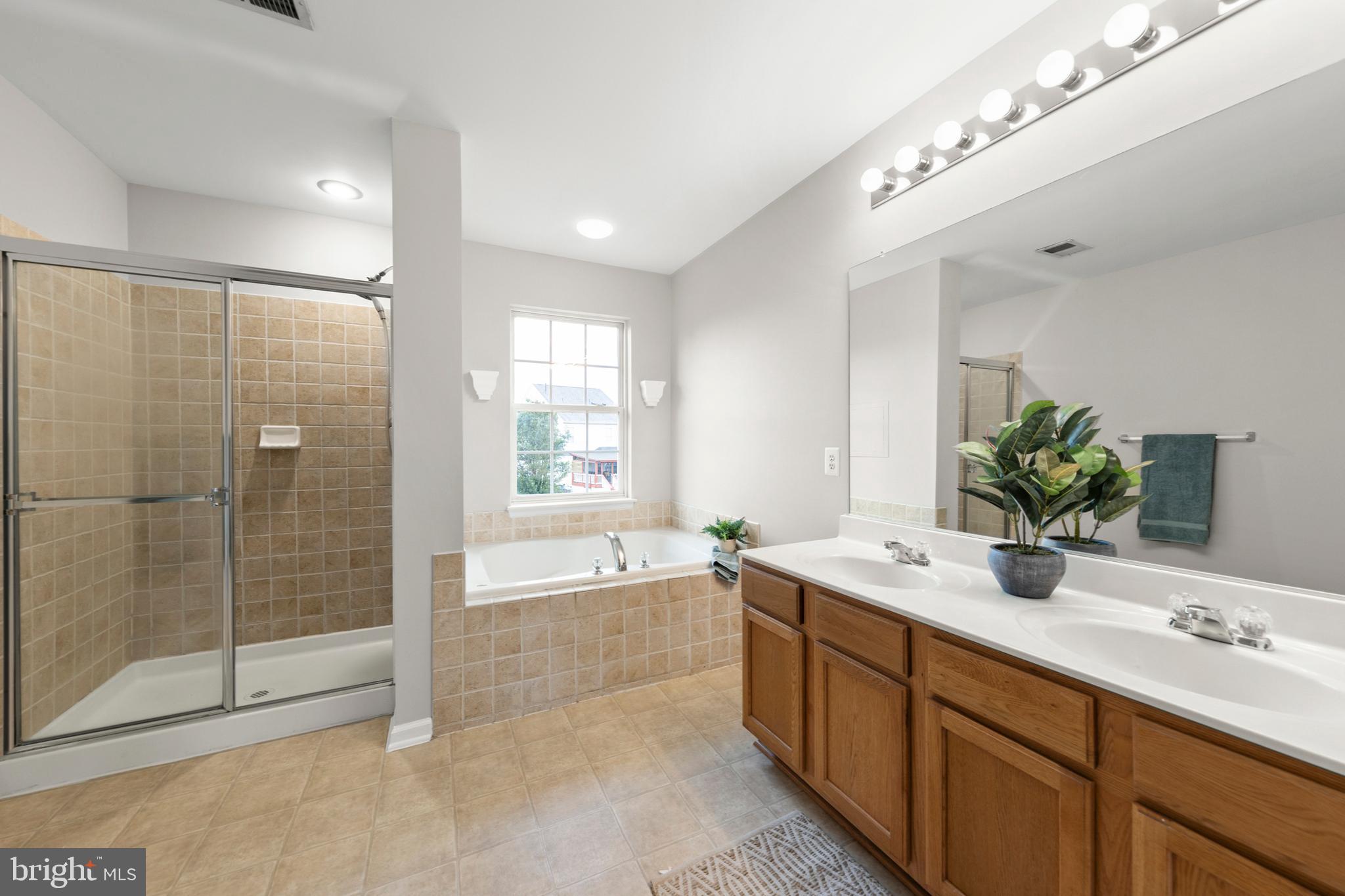 THE GUARDS - Residential