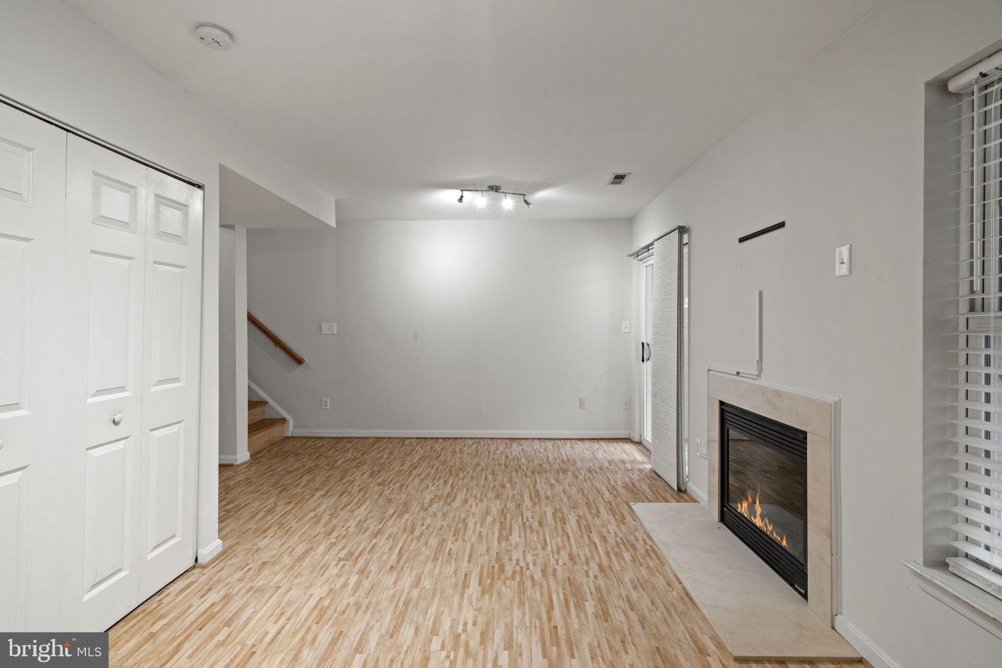 WORTHINGTON WOODS - Residential Lease