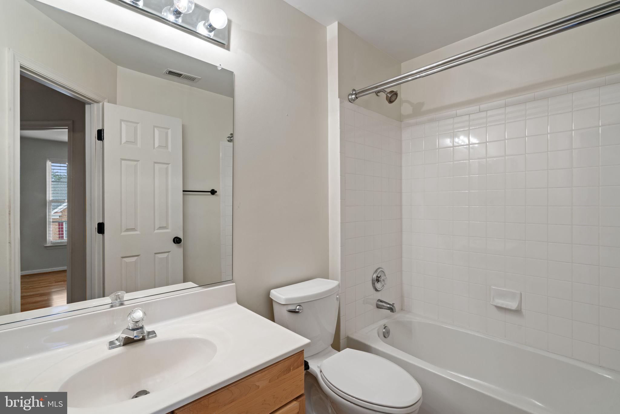 WORTHINGTON WOODS - Residential Lease